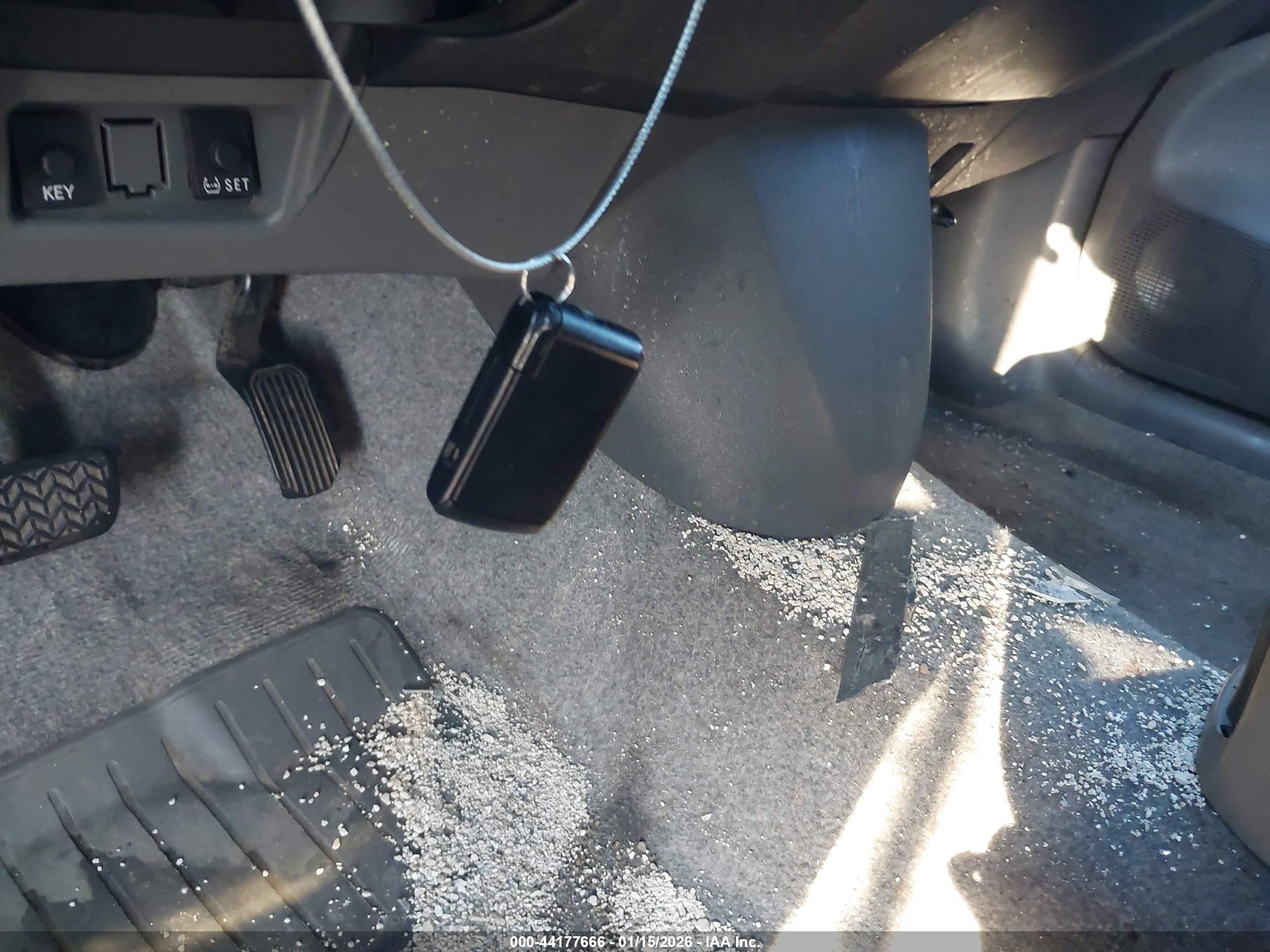 TOYOTA PRIUS image 11
