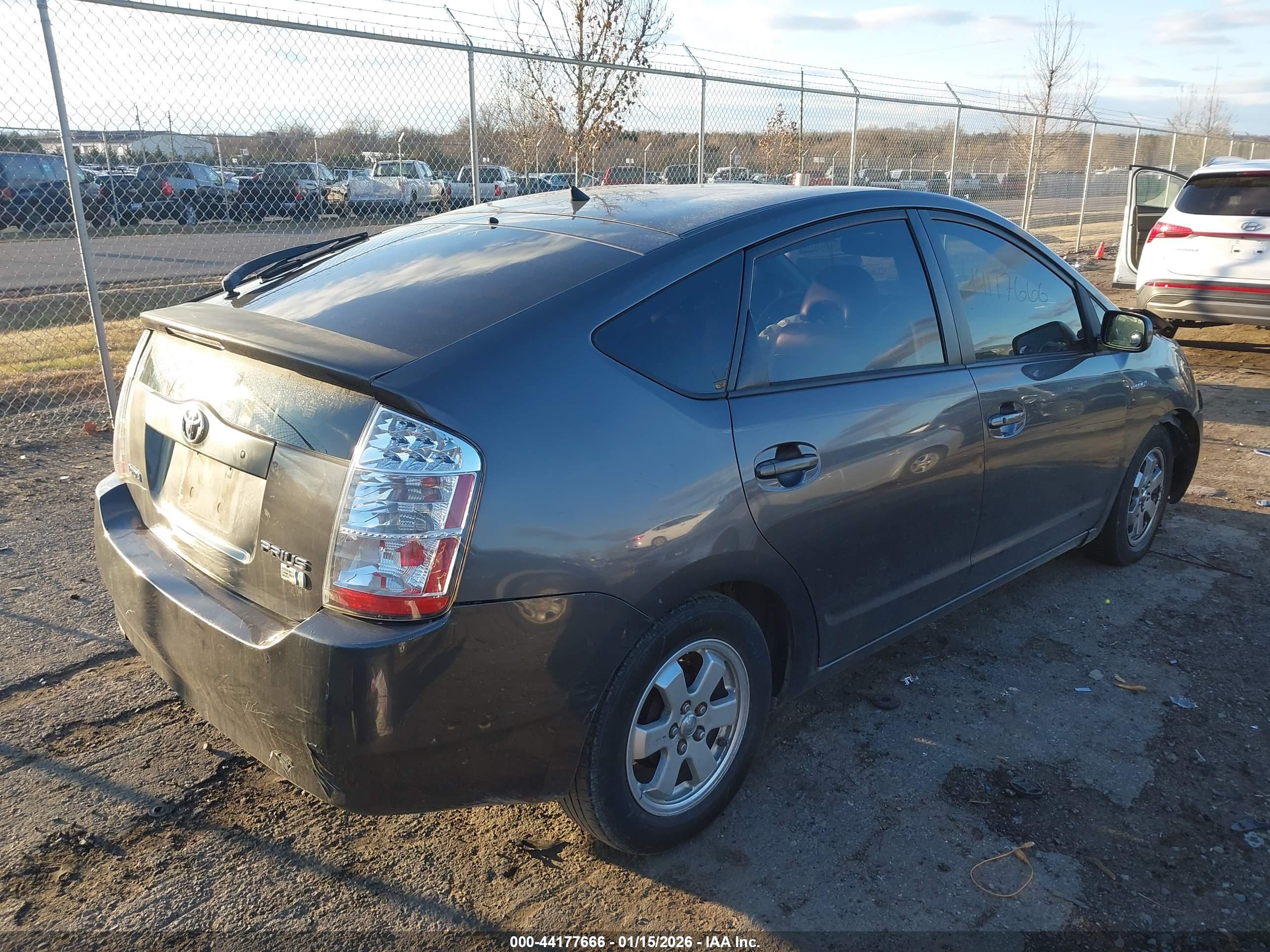 TOYOTA PRIUS image 4
