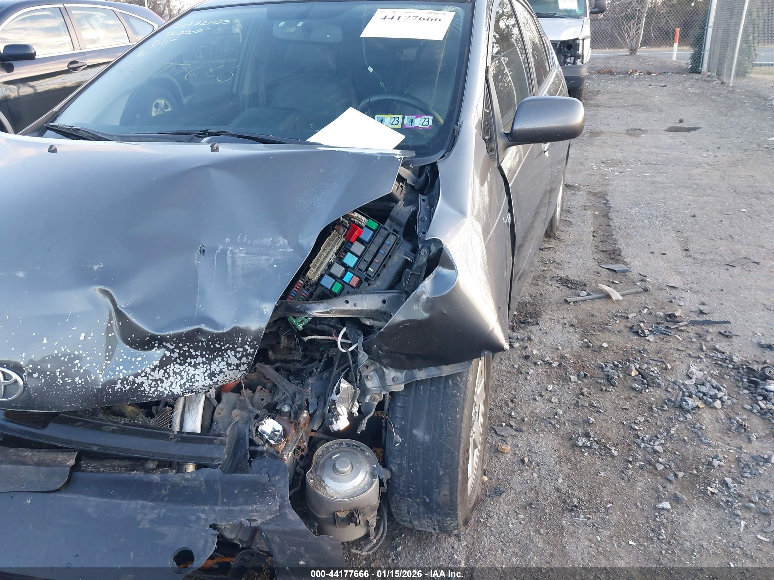 TOYOTA PRIUS image 6