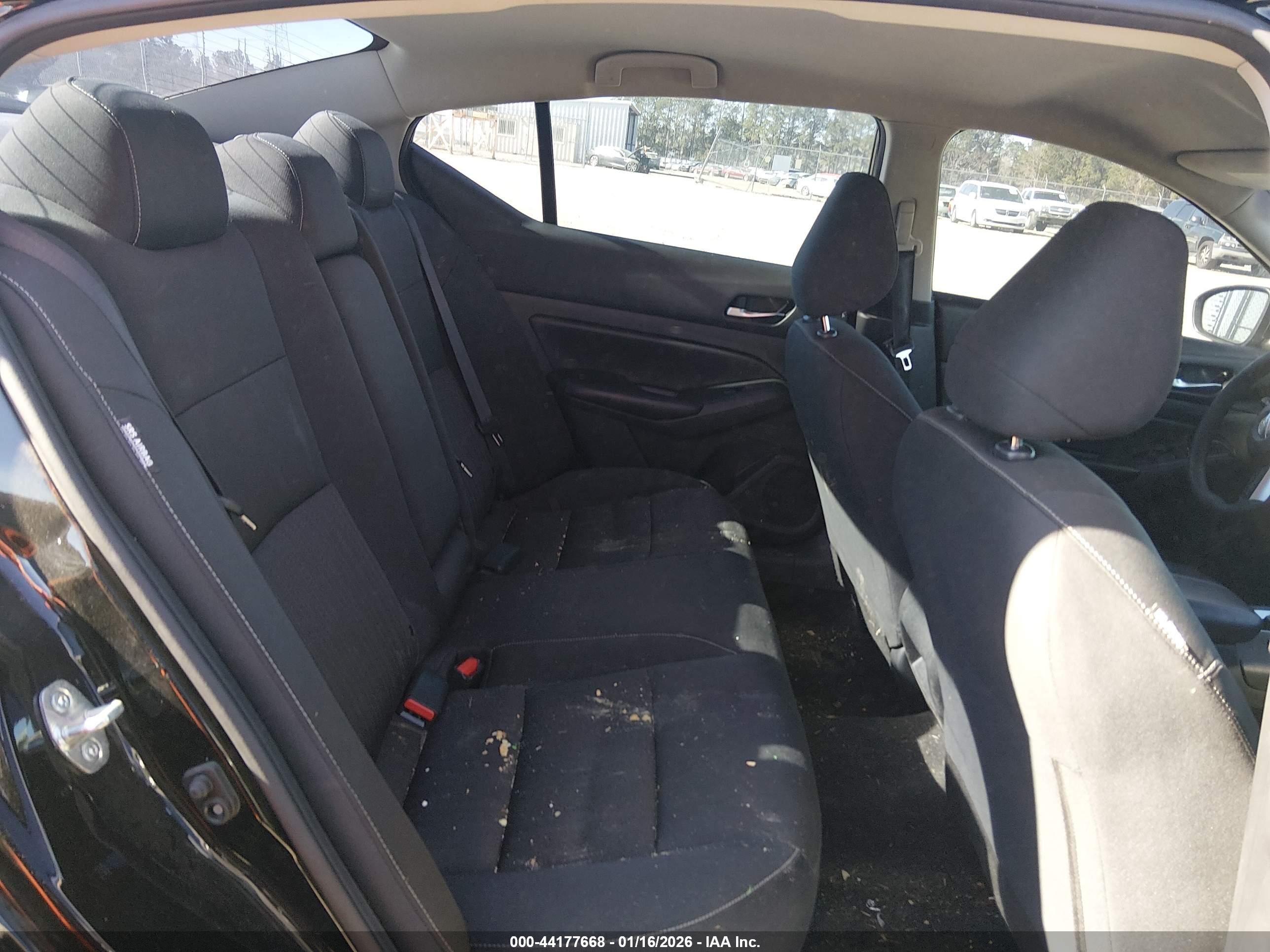 NISSAN ALTIMA image 8