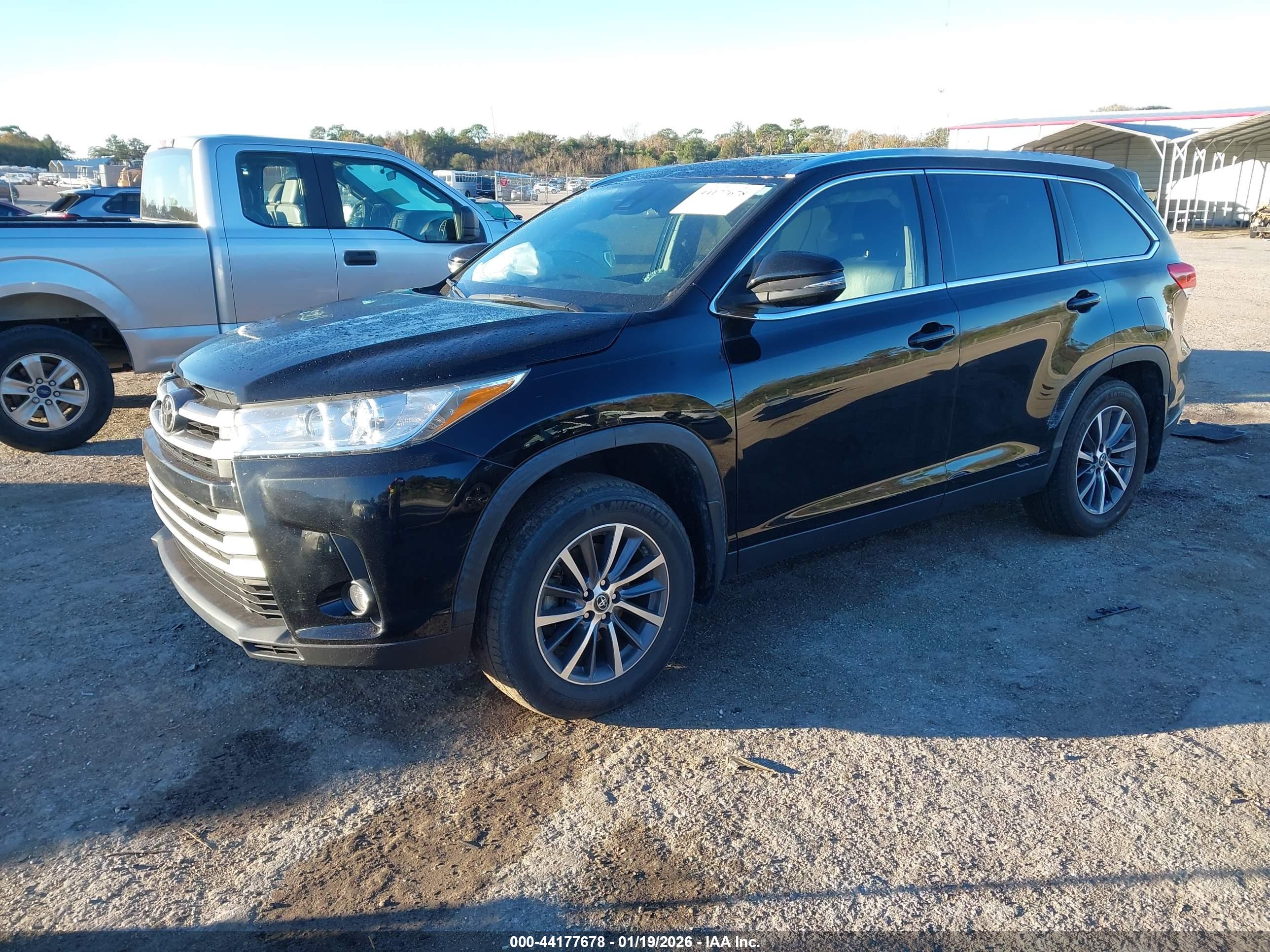 TOYOTA HIGHLANDER image 2