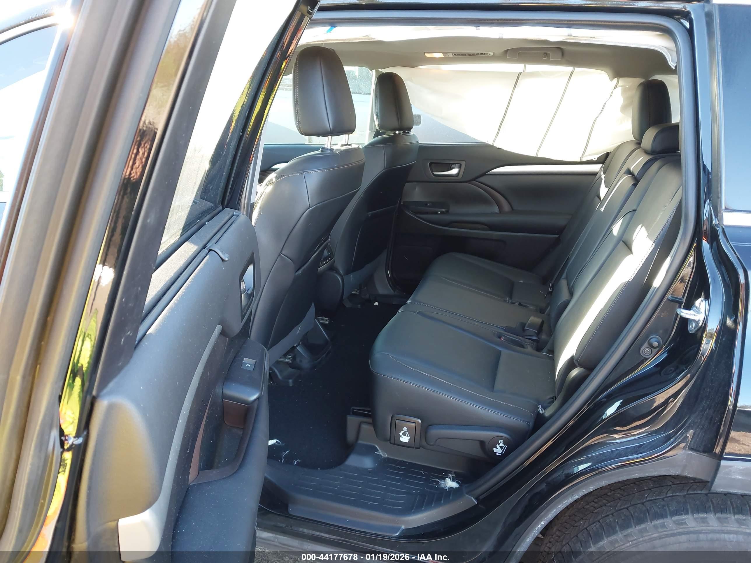 TOYOTA HIGHLANDER image 8