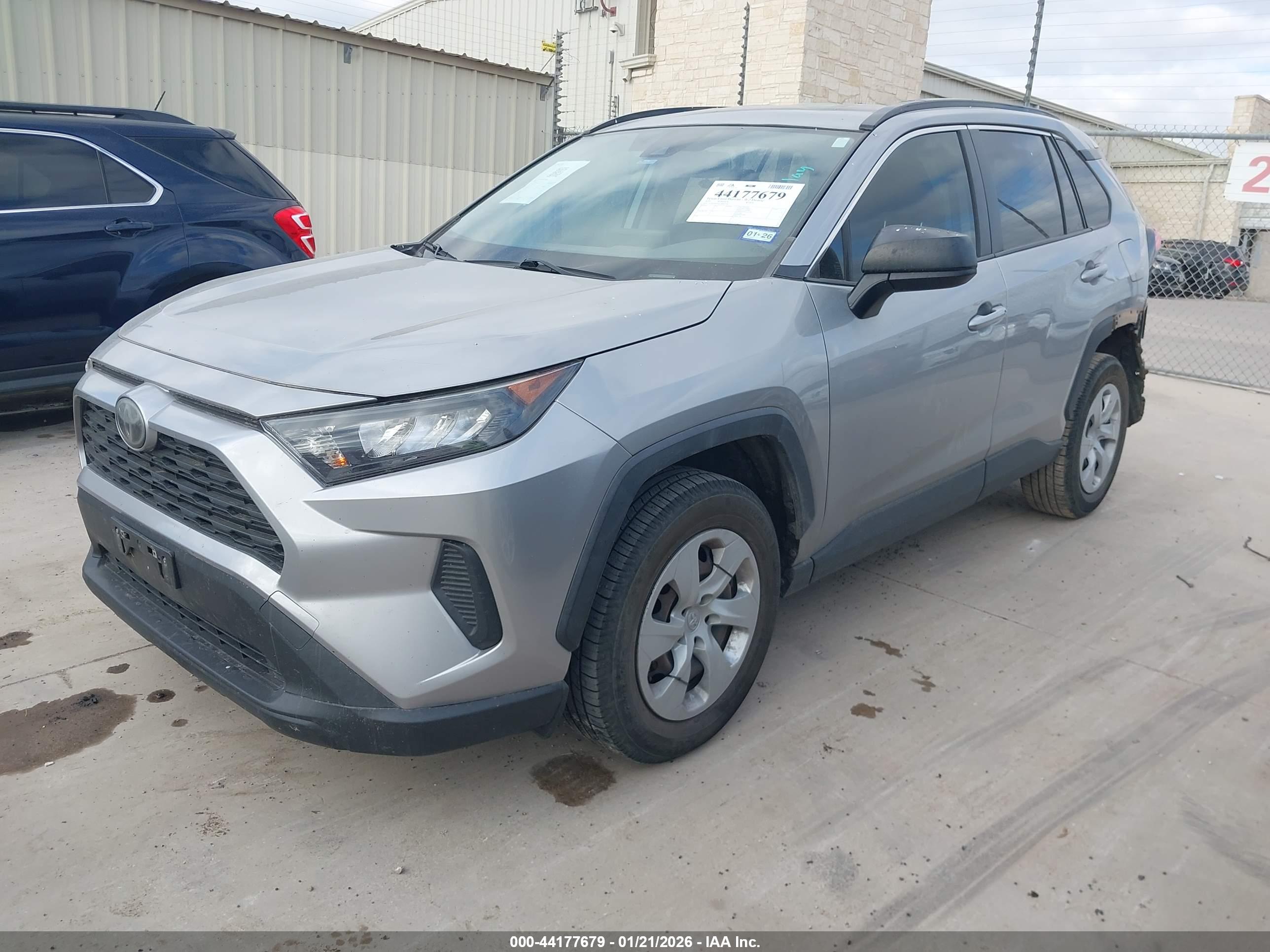 TOYOTA RAV4 image 2