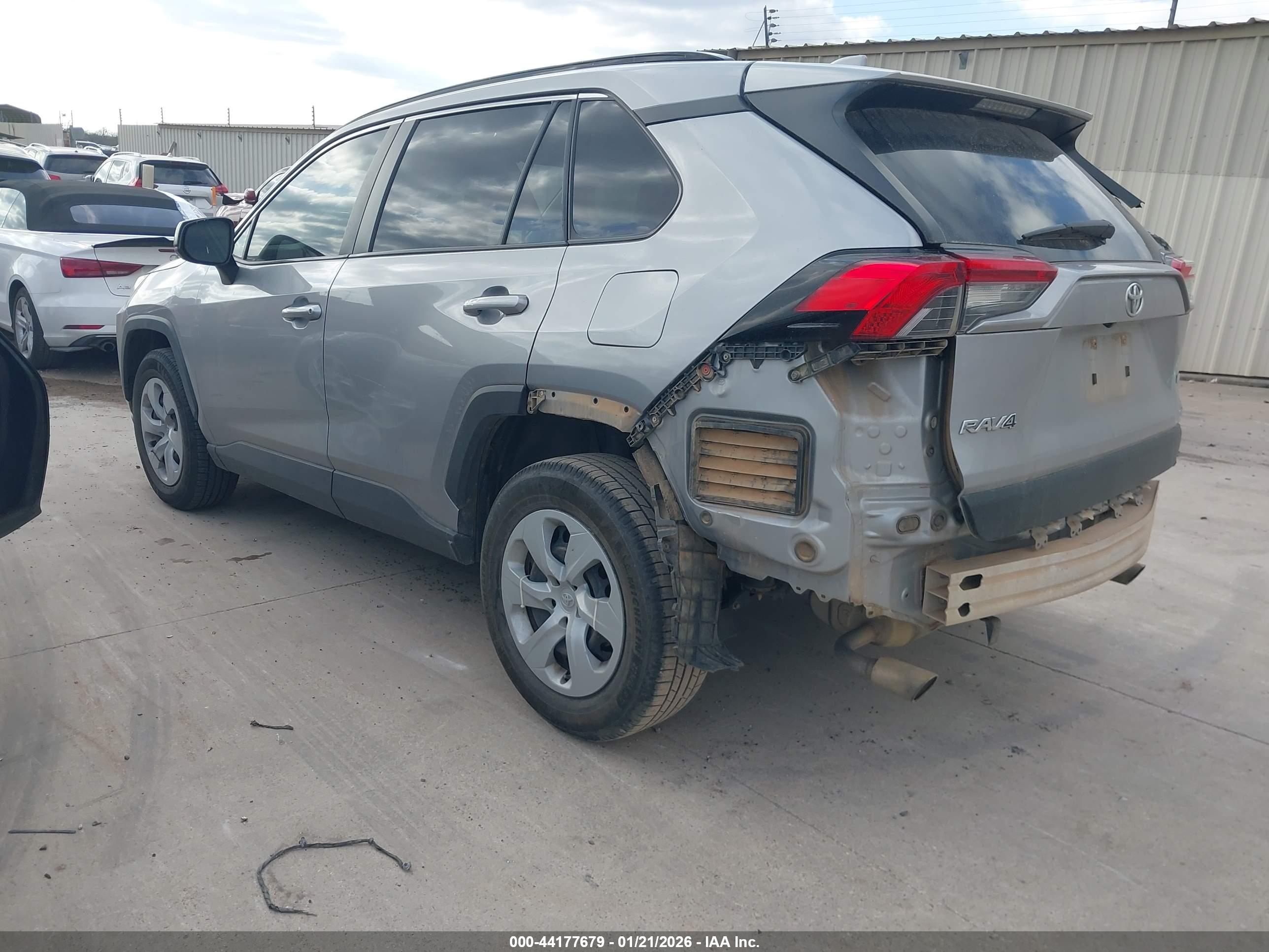TOYOTA RAV4 image 3