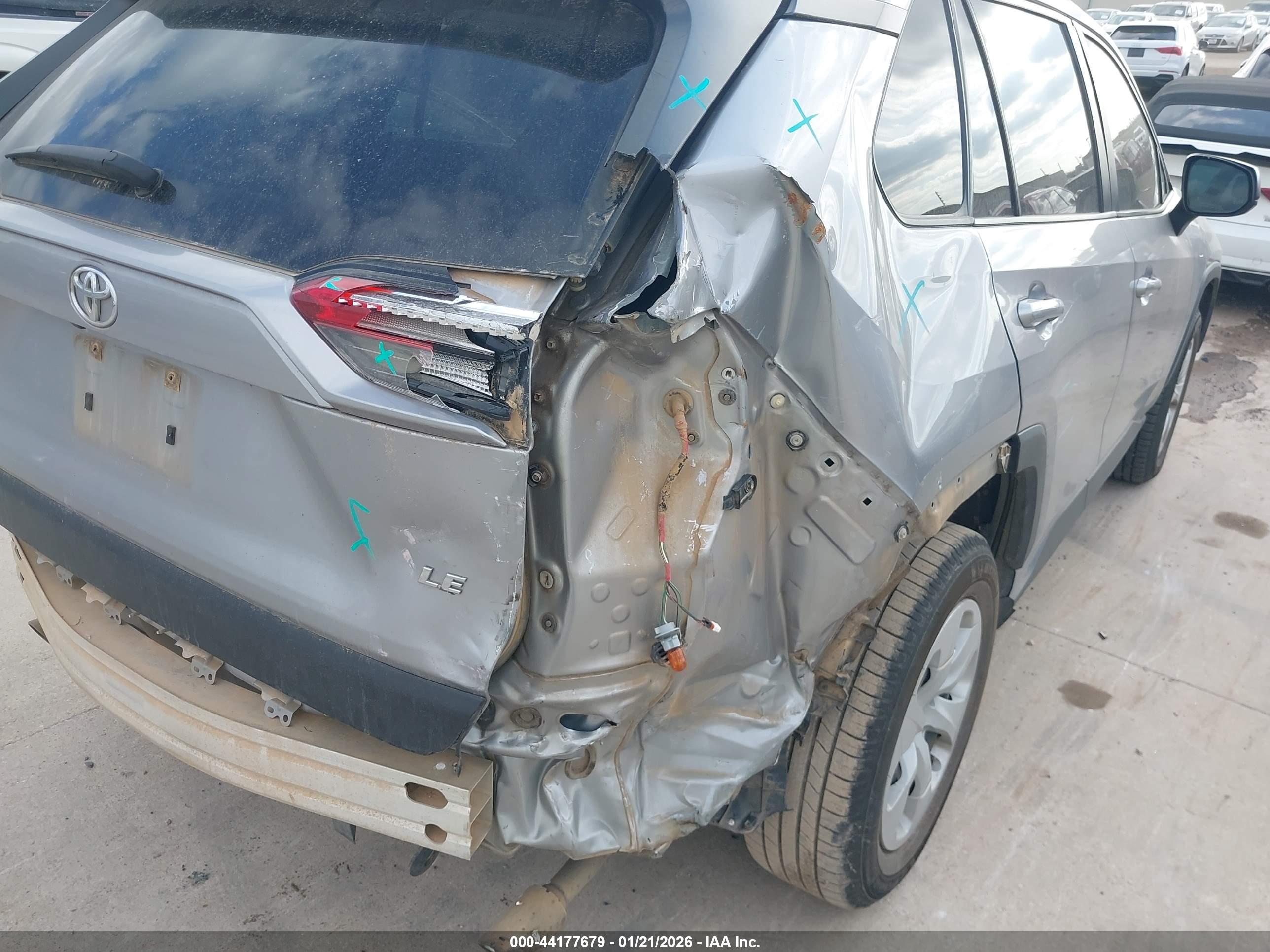 TOYOTA RAV4 image 6