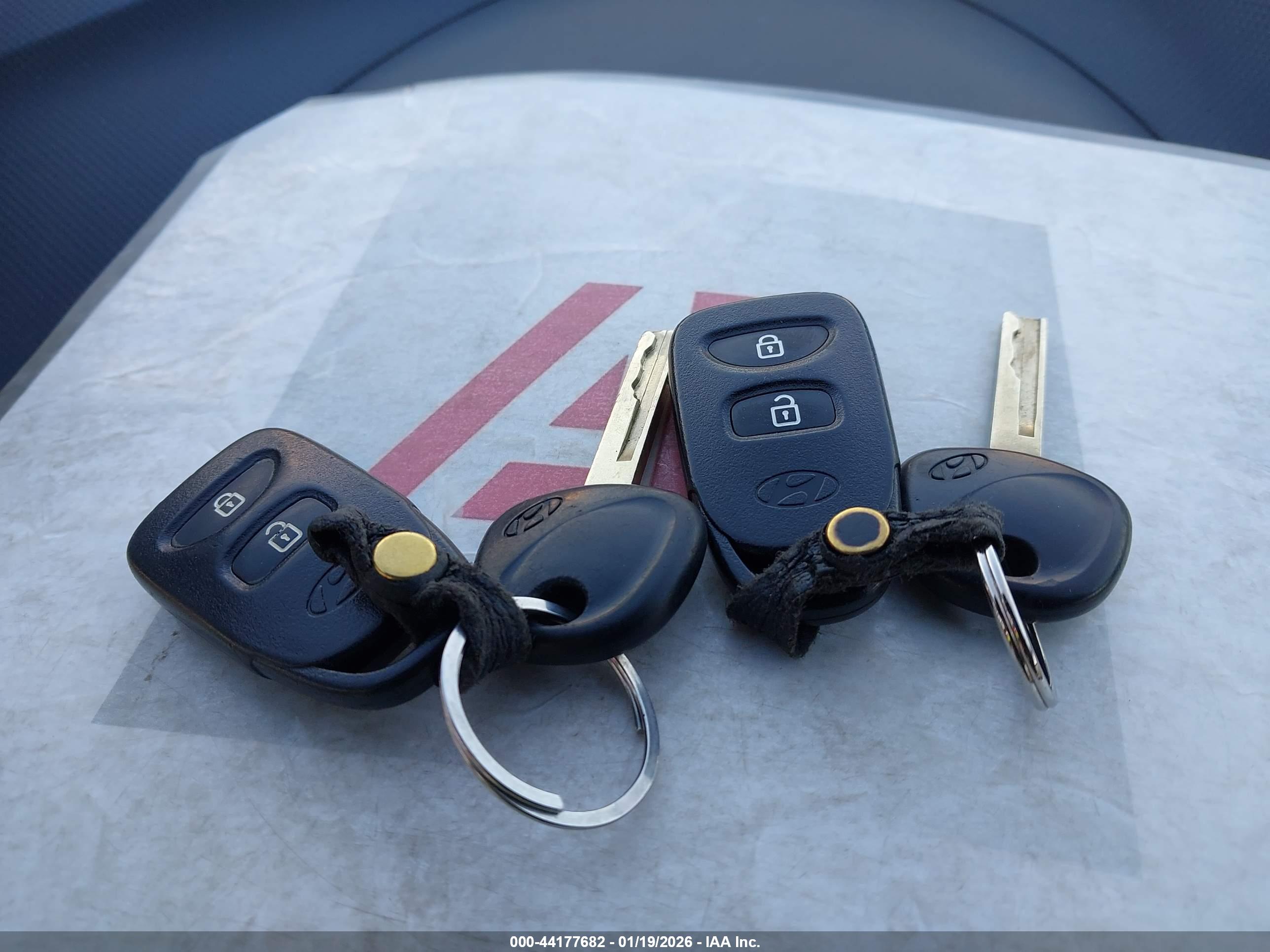 HYUNDAI ACCENT image 11