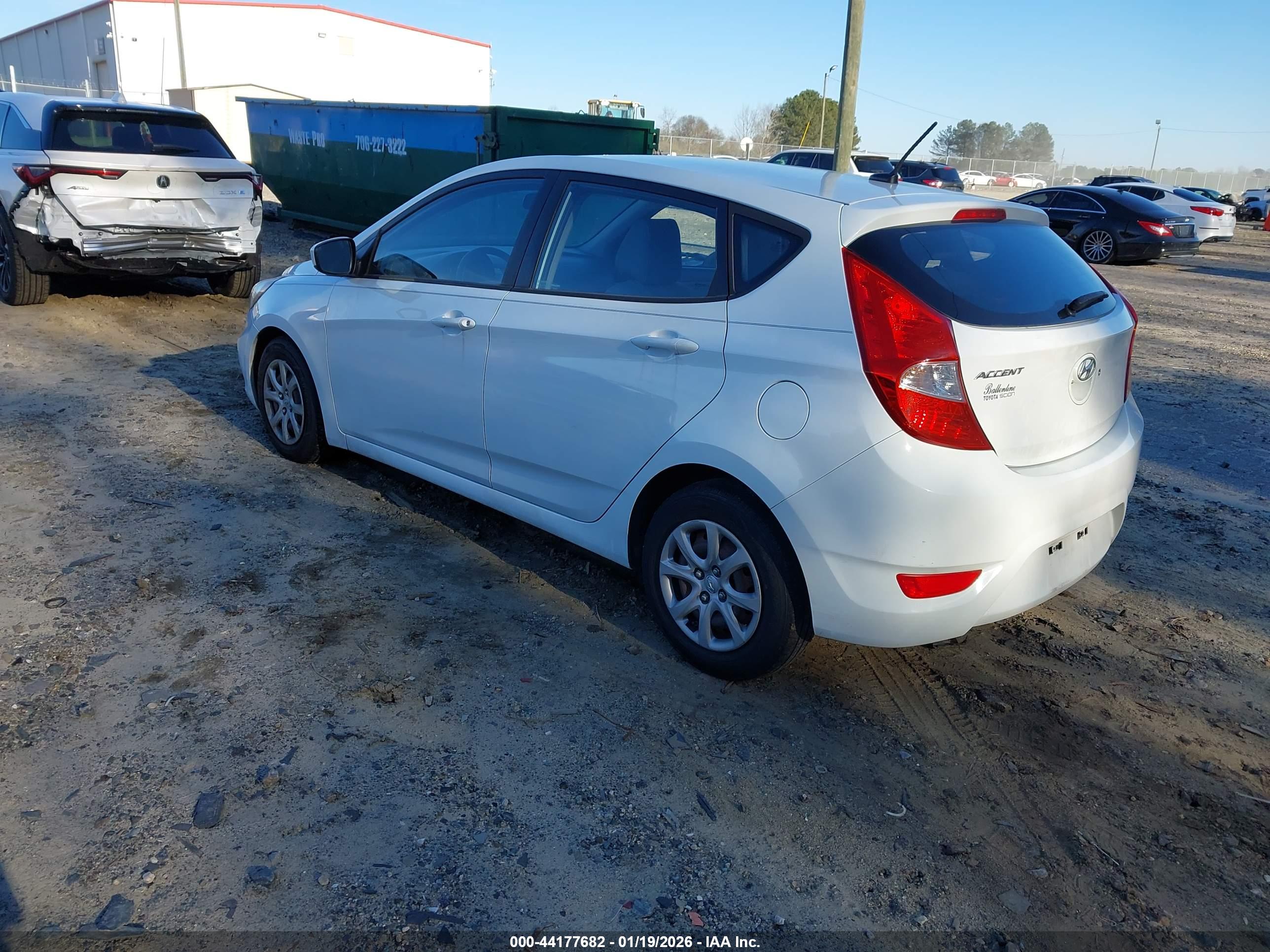 HYUNDAI ACCENT image 3