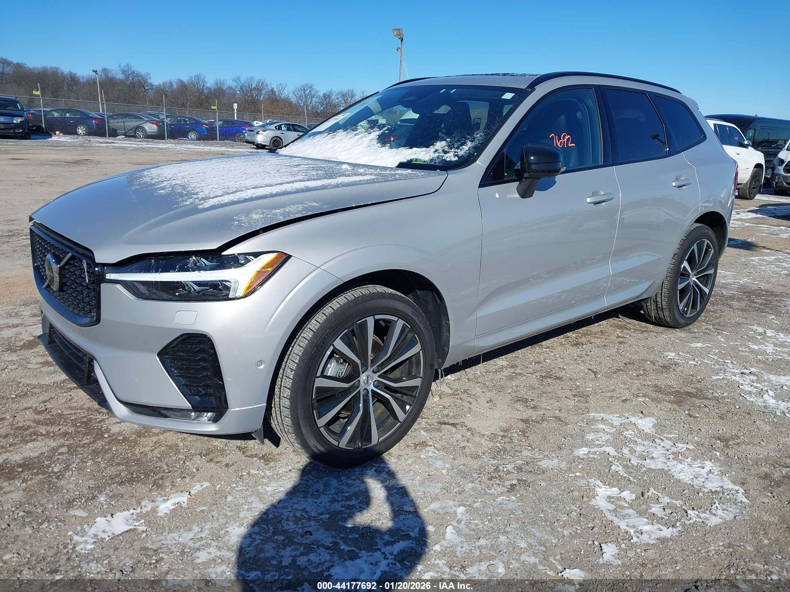 VOLVO XC60 image 2