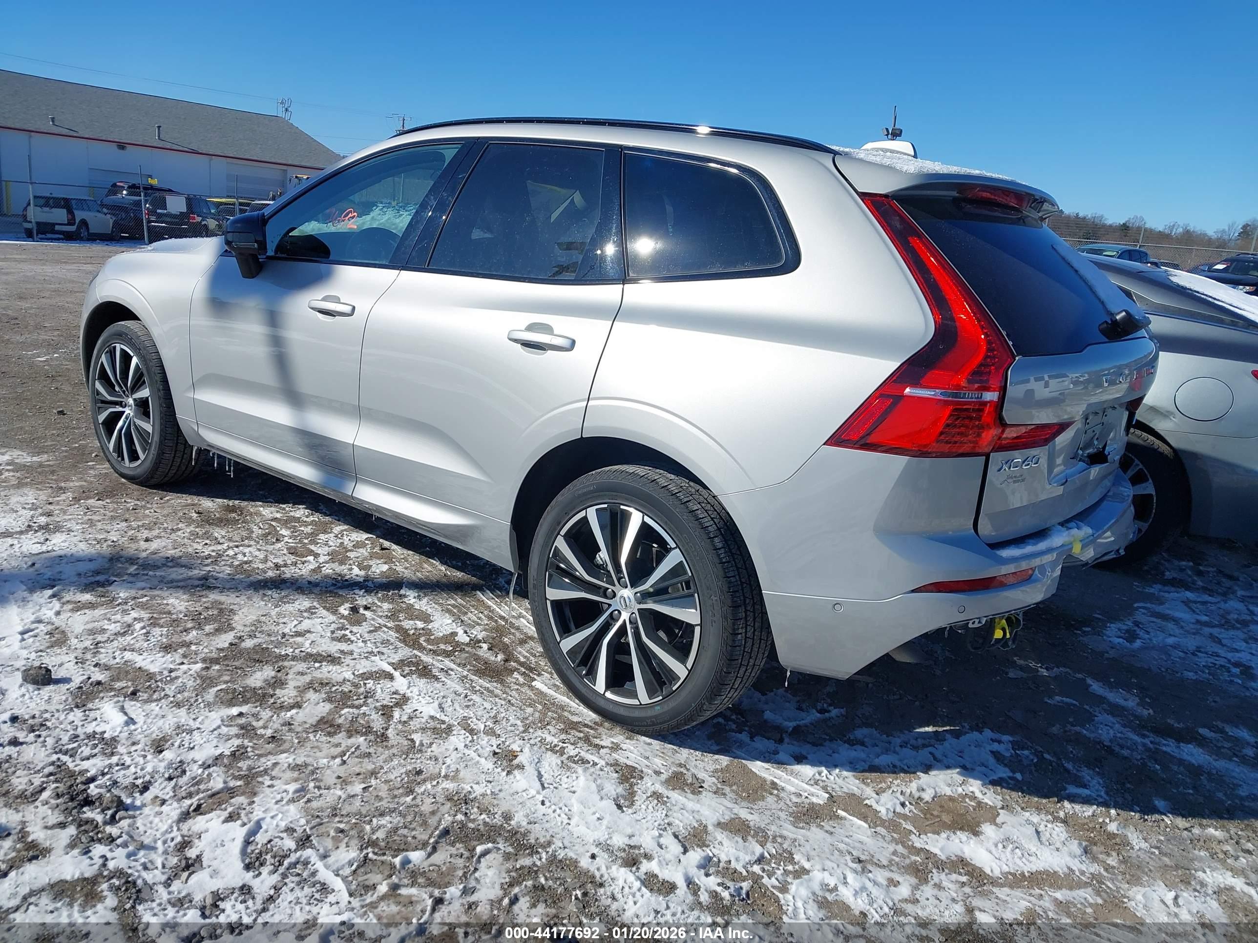 VOLVO XC60 image 3