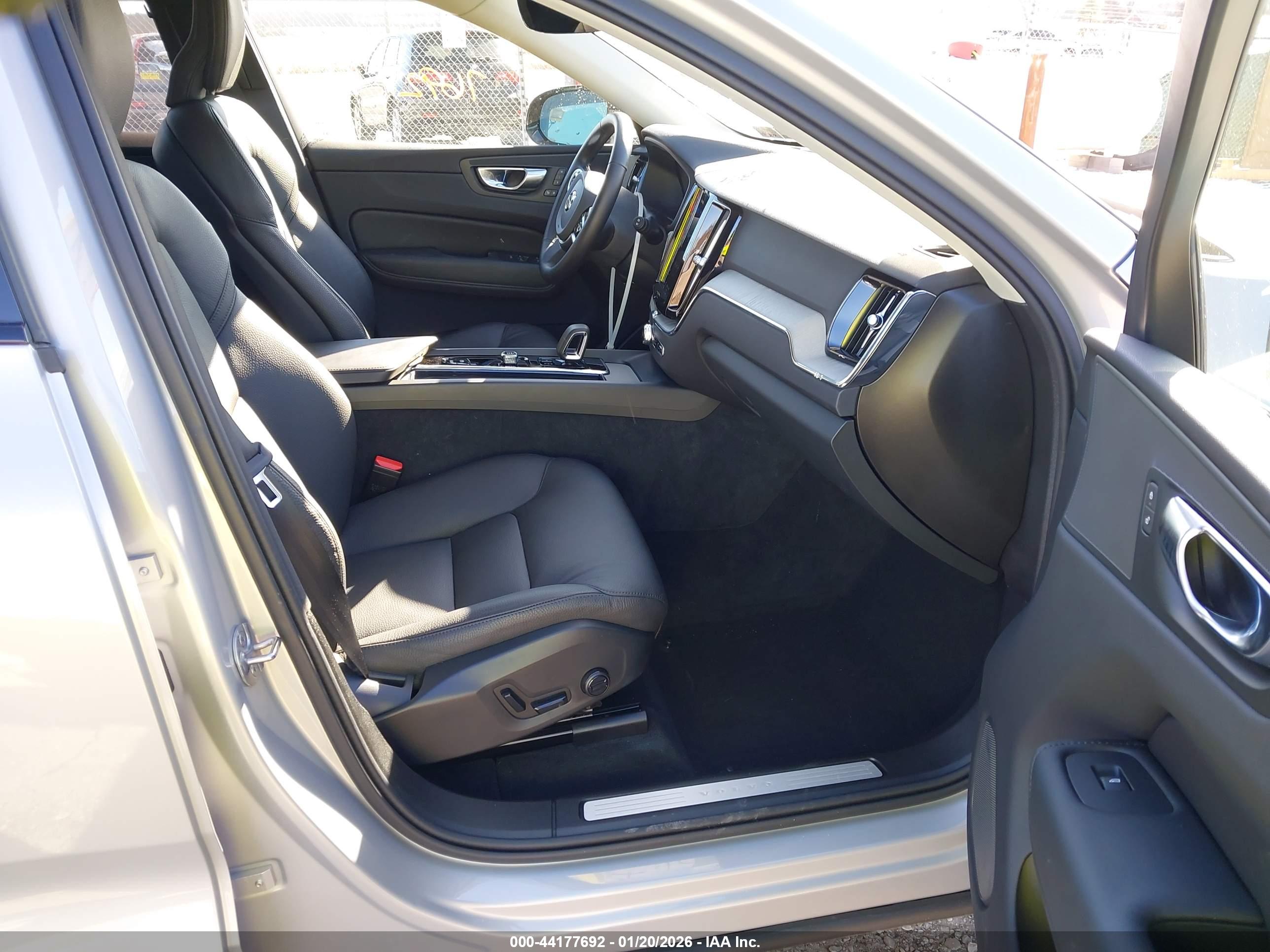 VOLVO XC60 image 5