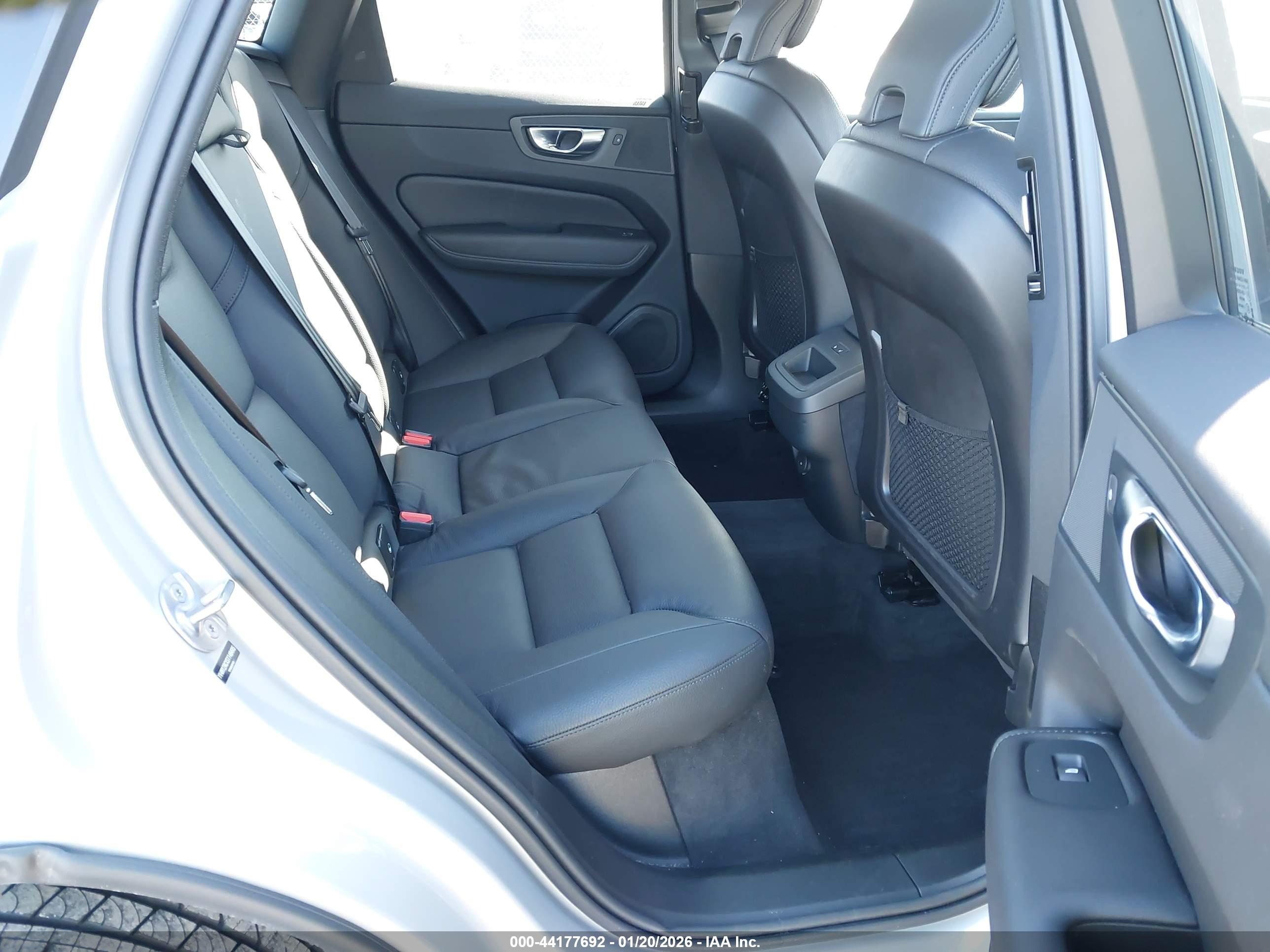VOLVO XC60 image 8