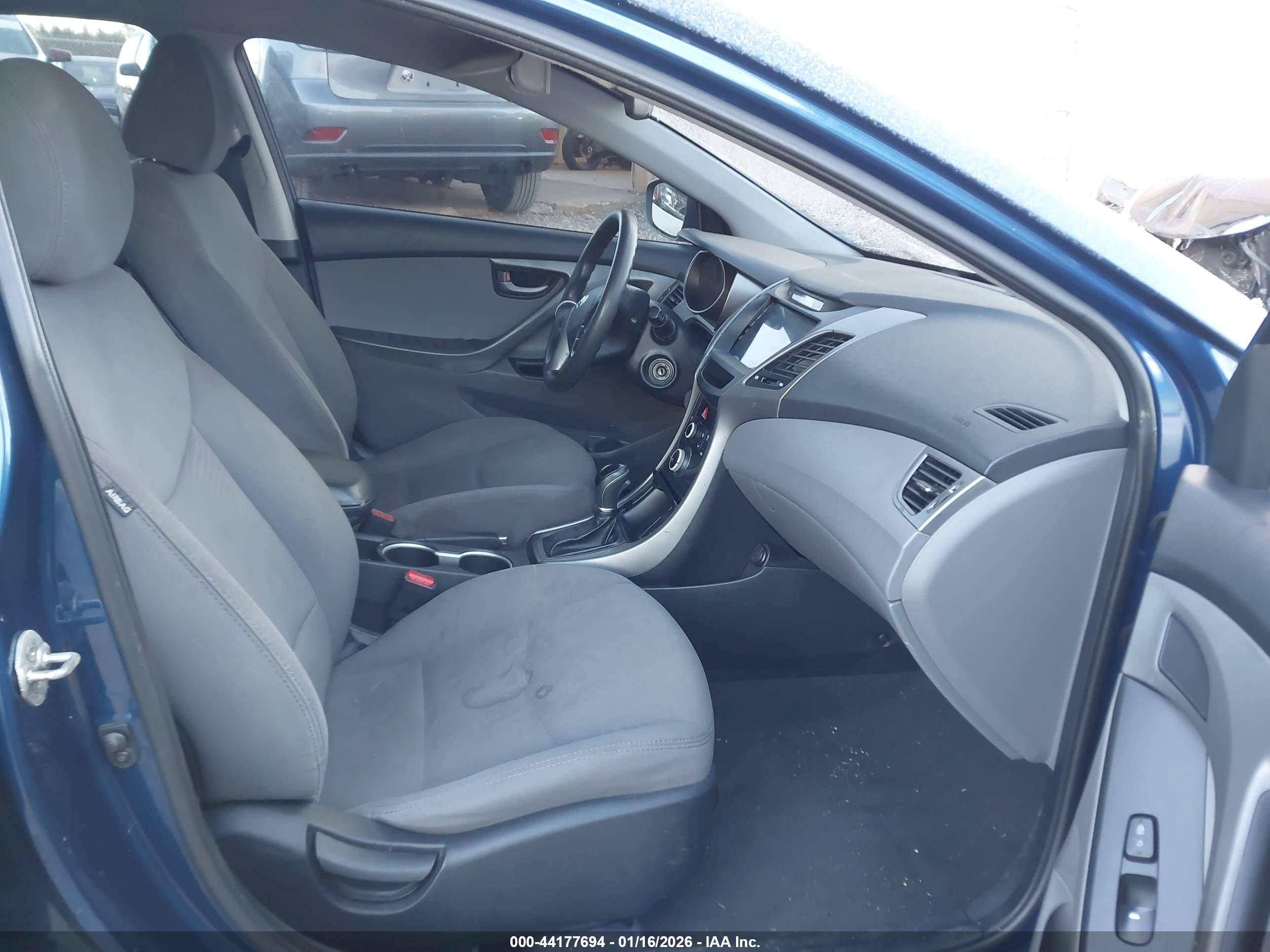HYUNDAI ELANTRA image 5
