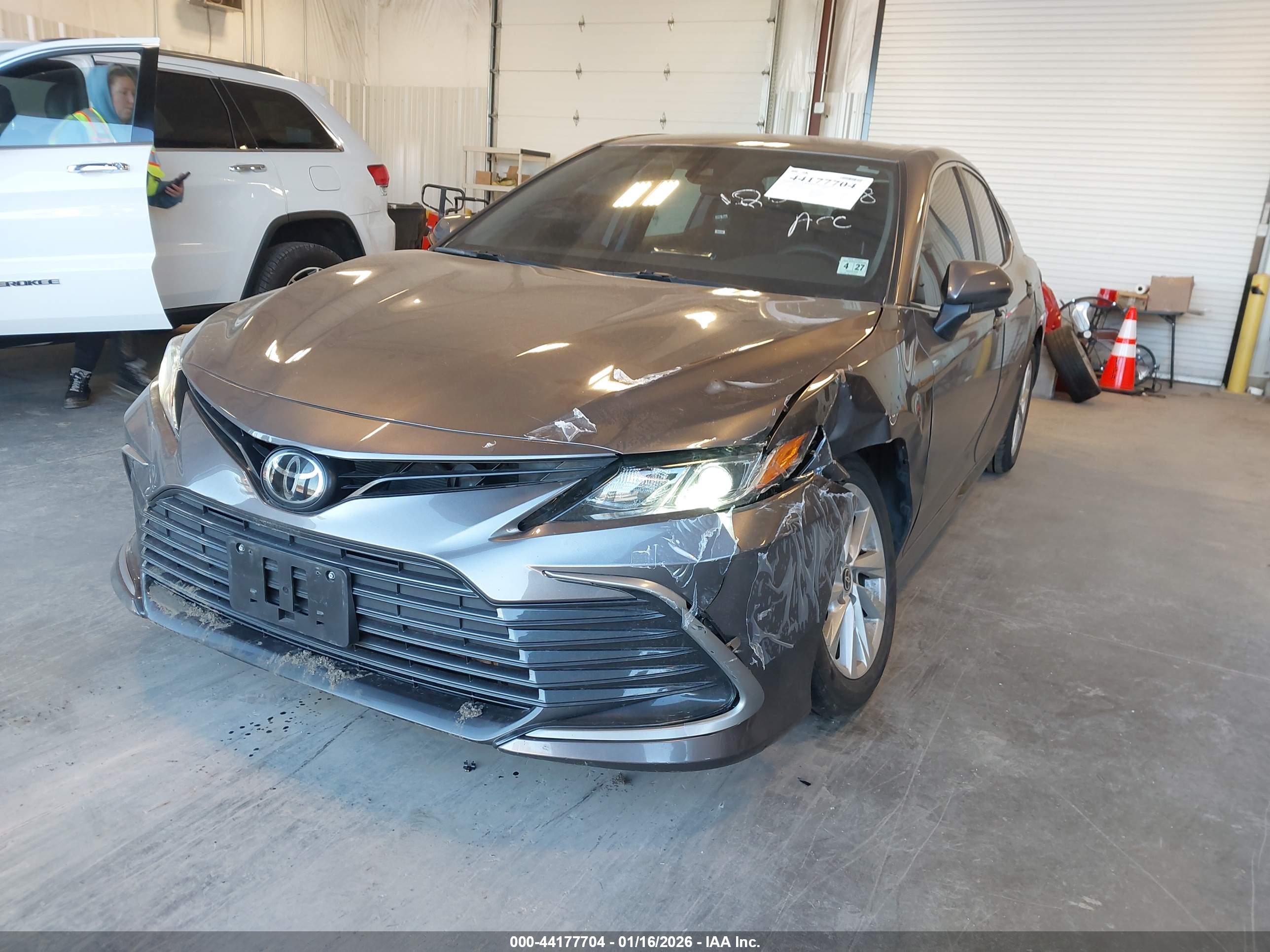 TOYOTA CAMRY image 2