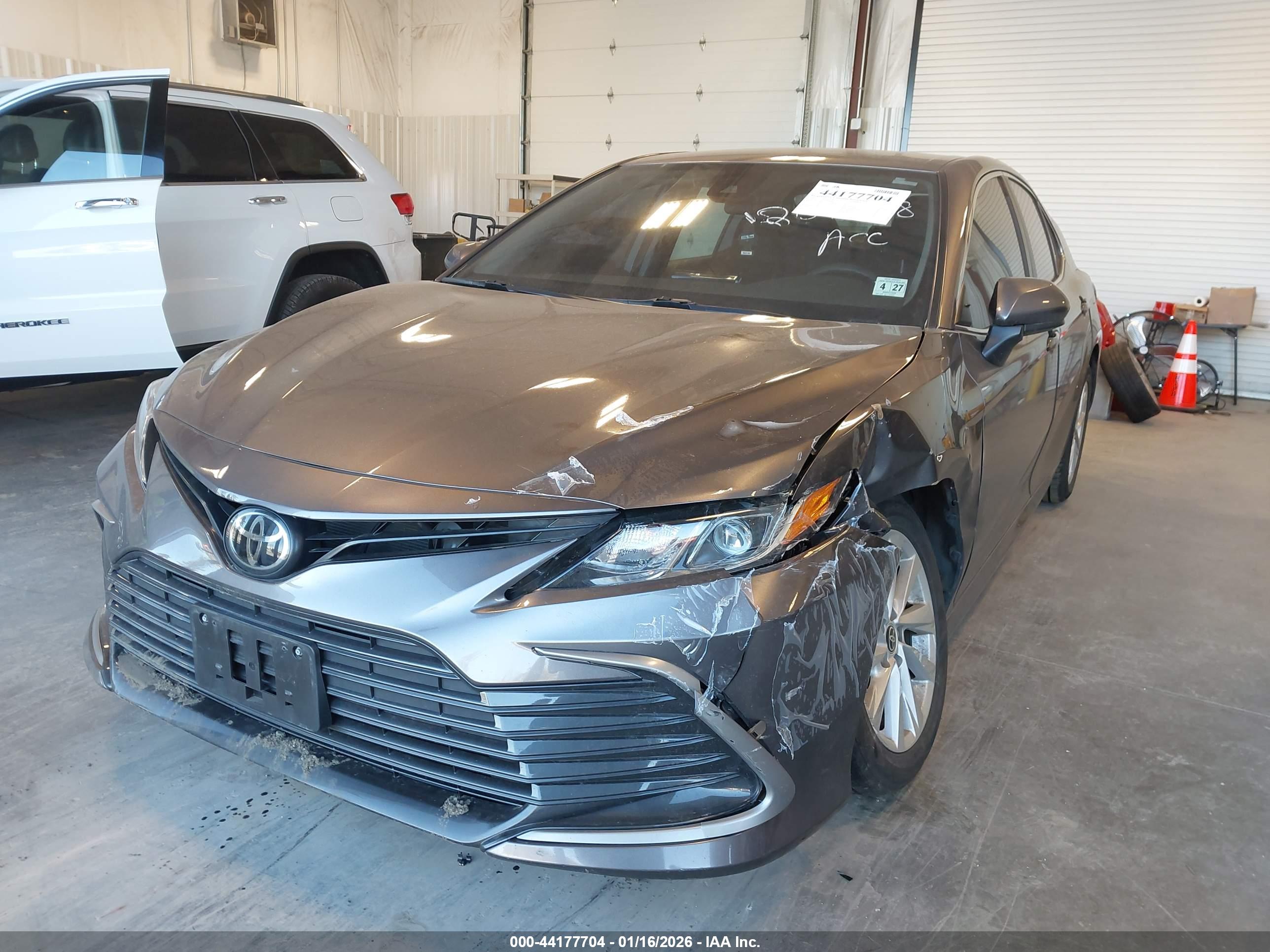 TOYOTA CAMRY image 6