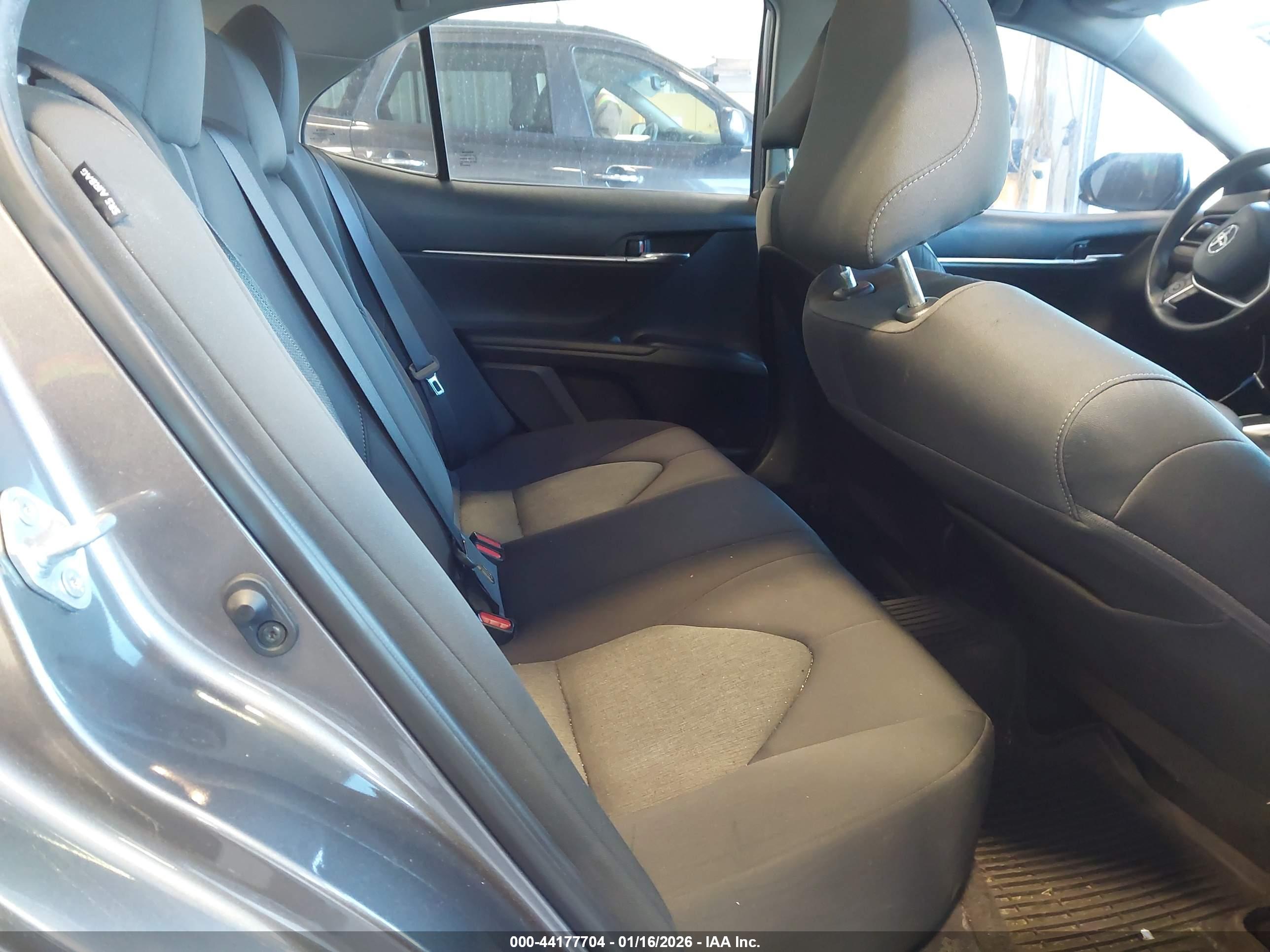 TOYOTA CAMRY image 8