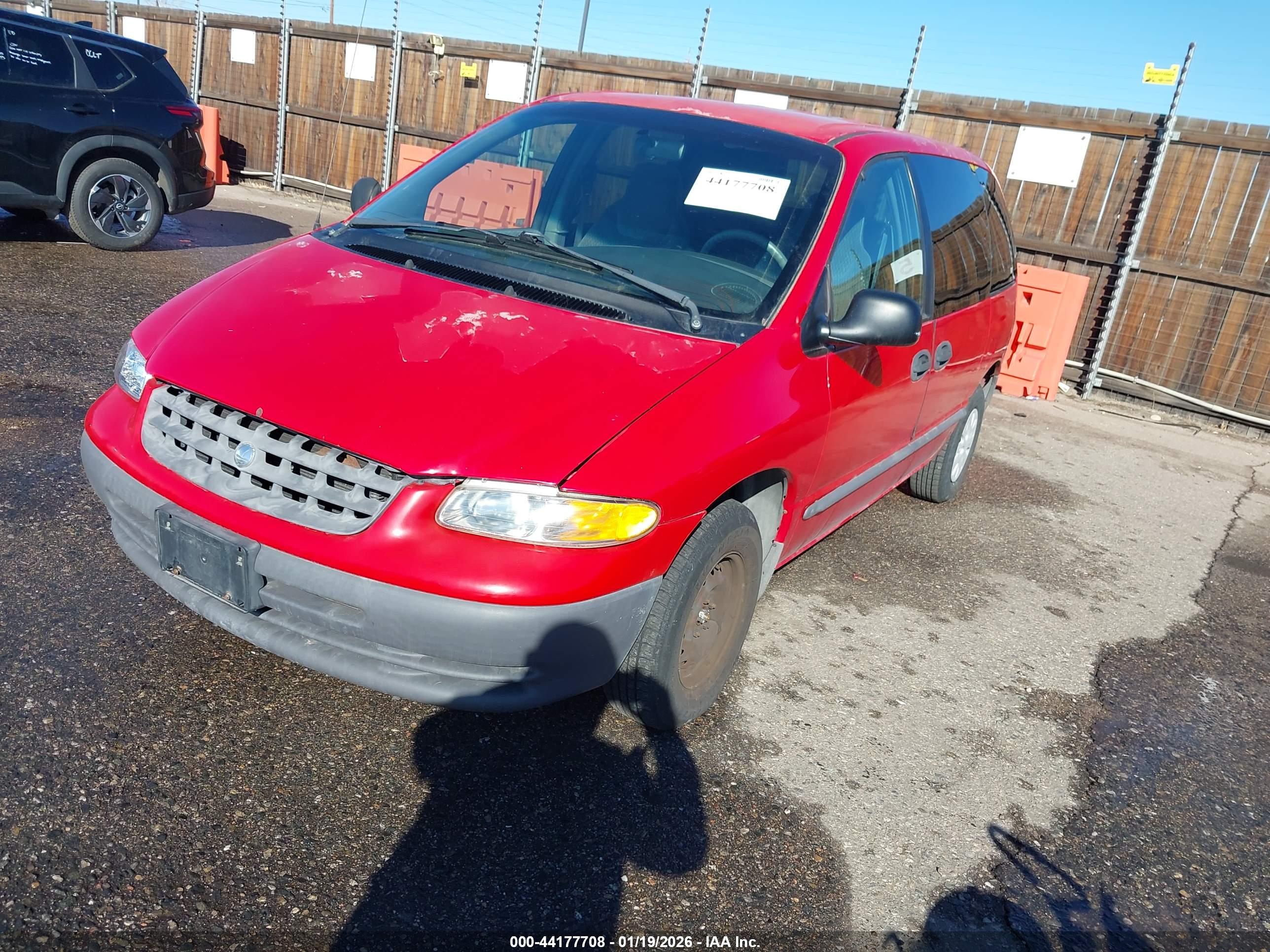 PLYMOUTH VOYAGER image 2
