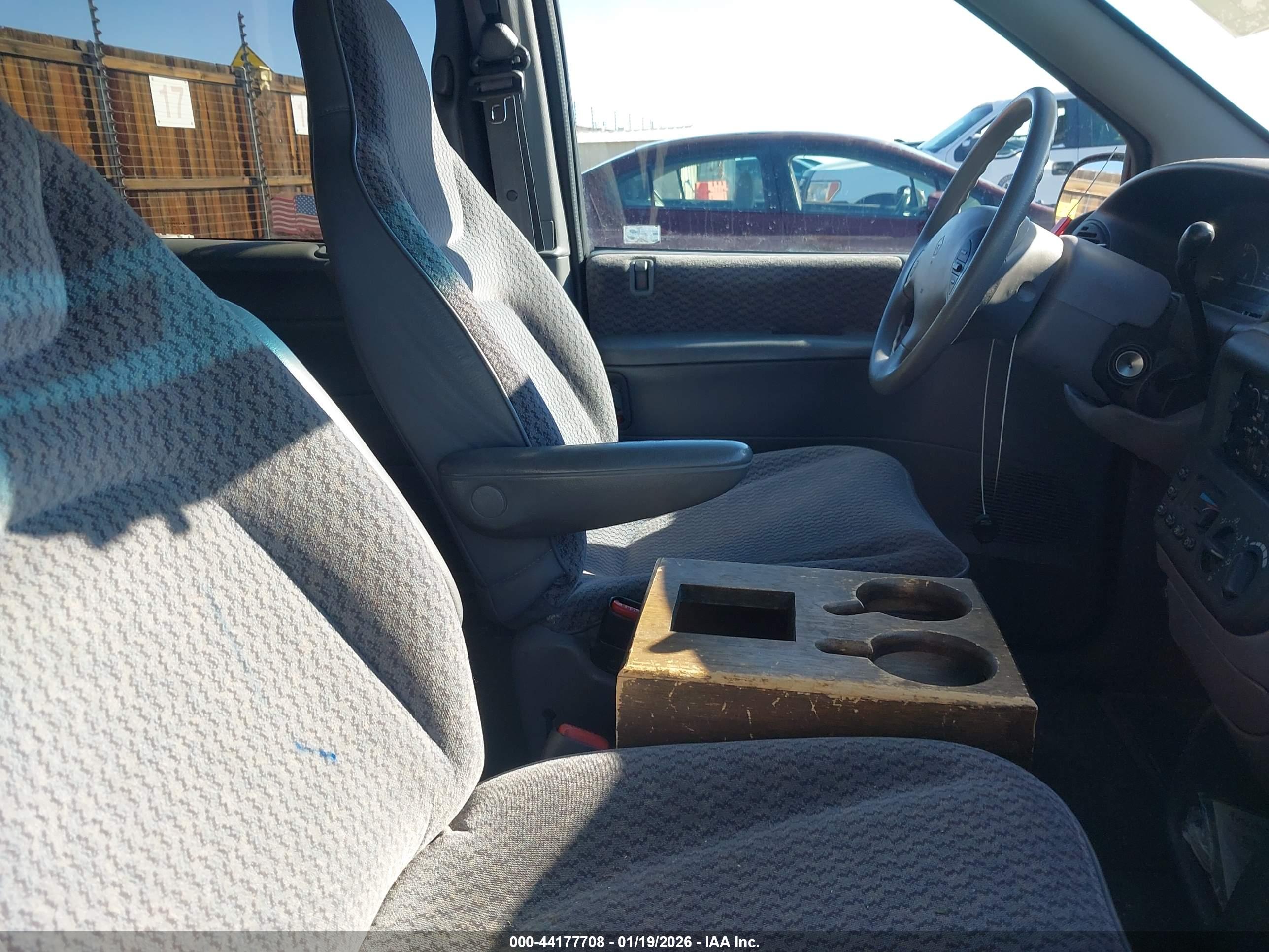PLYMOUTH VOYAGER image 5