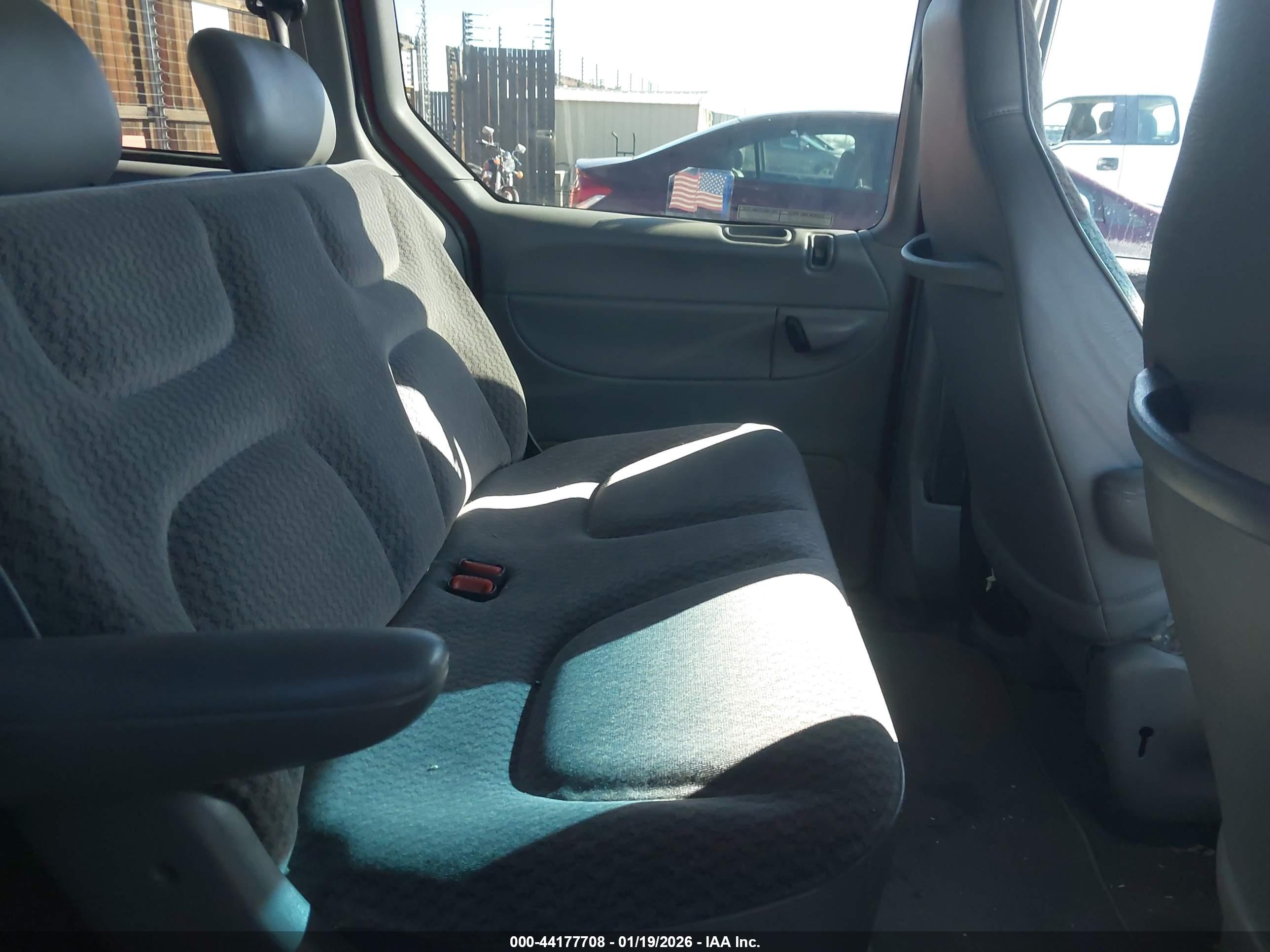 PLYMOUTH VOYAGER image 8