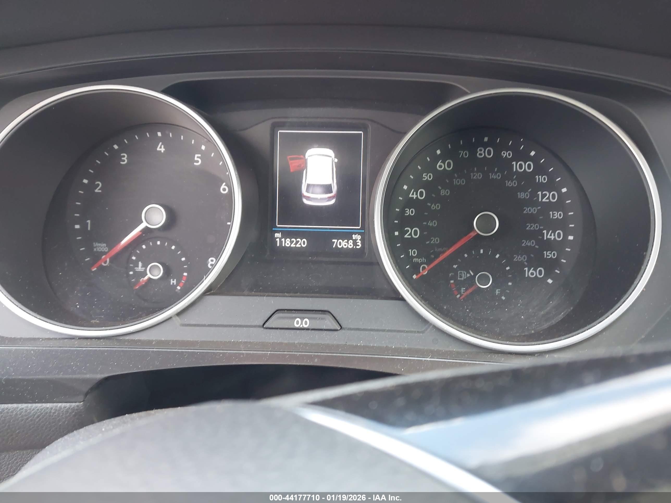 VOLKSWAGEN TIGUAN image 7