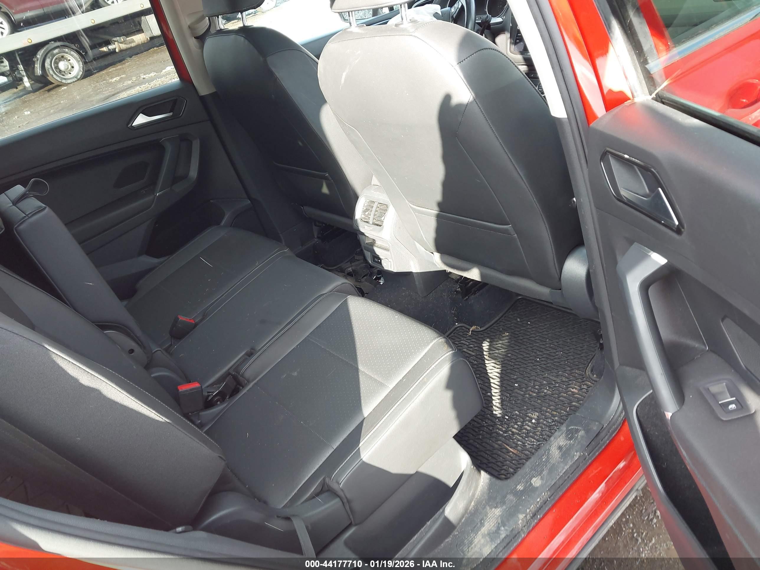 VOLKSWAGEN TIGUAN image 8