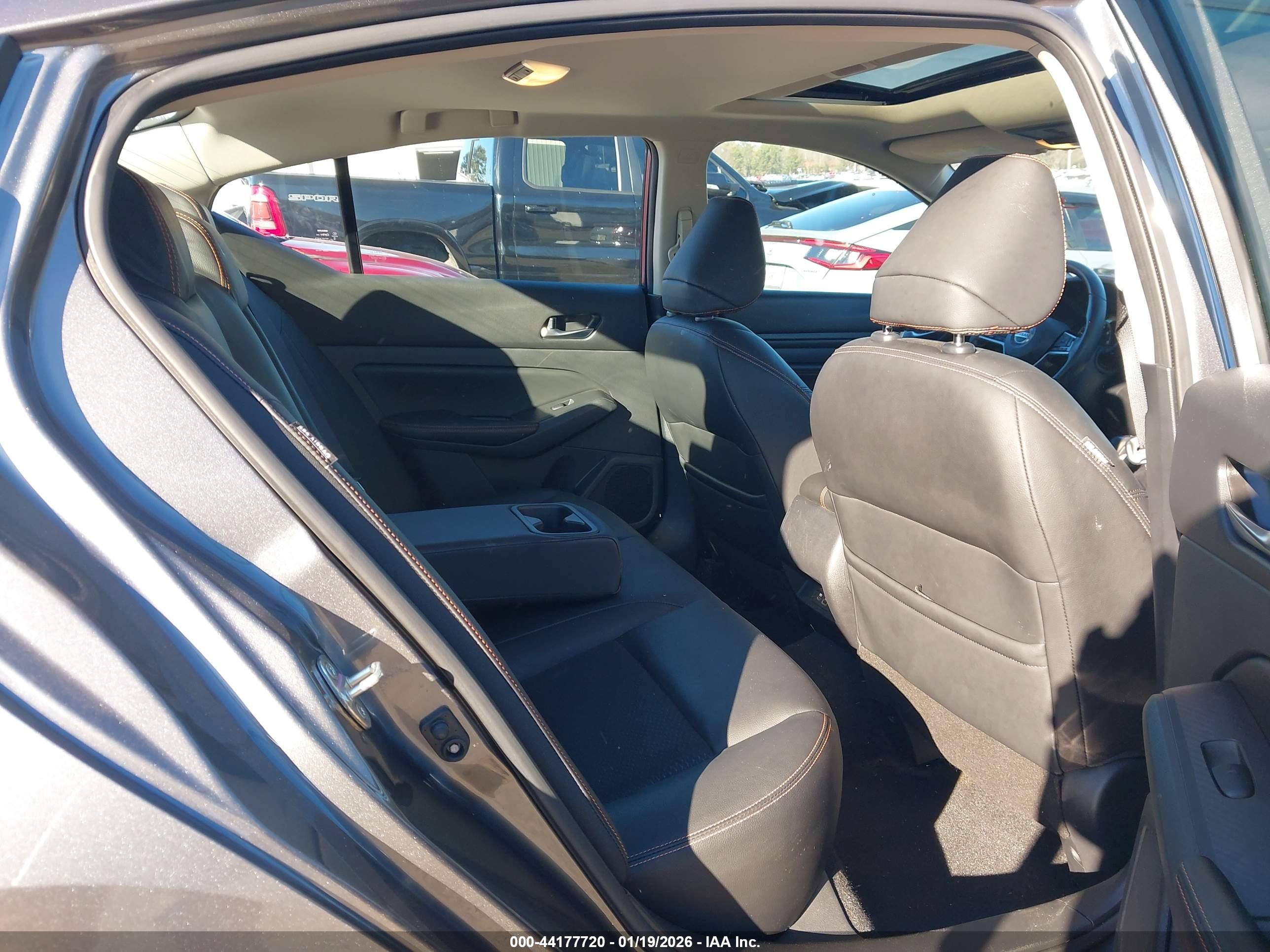 NISSAN ALTIMA image 8