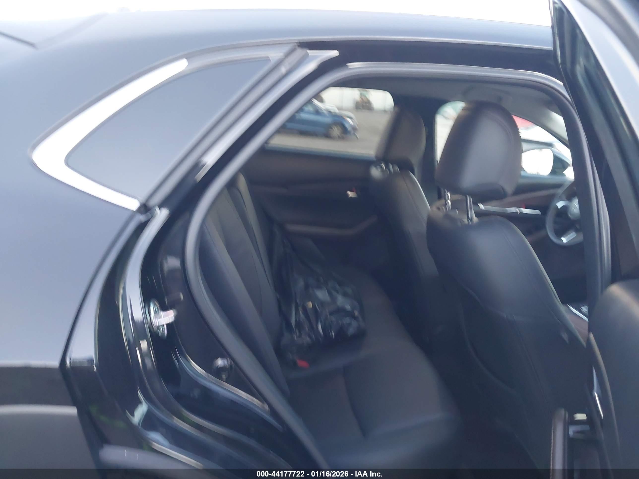 MAZDA CX-30 image 8