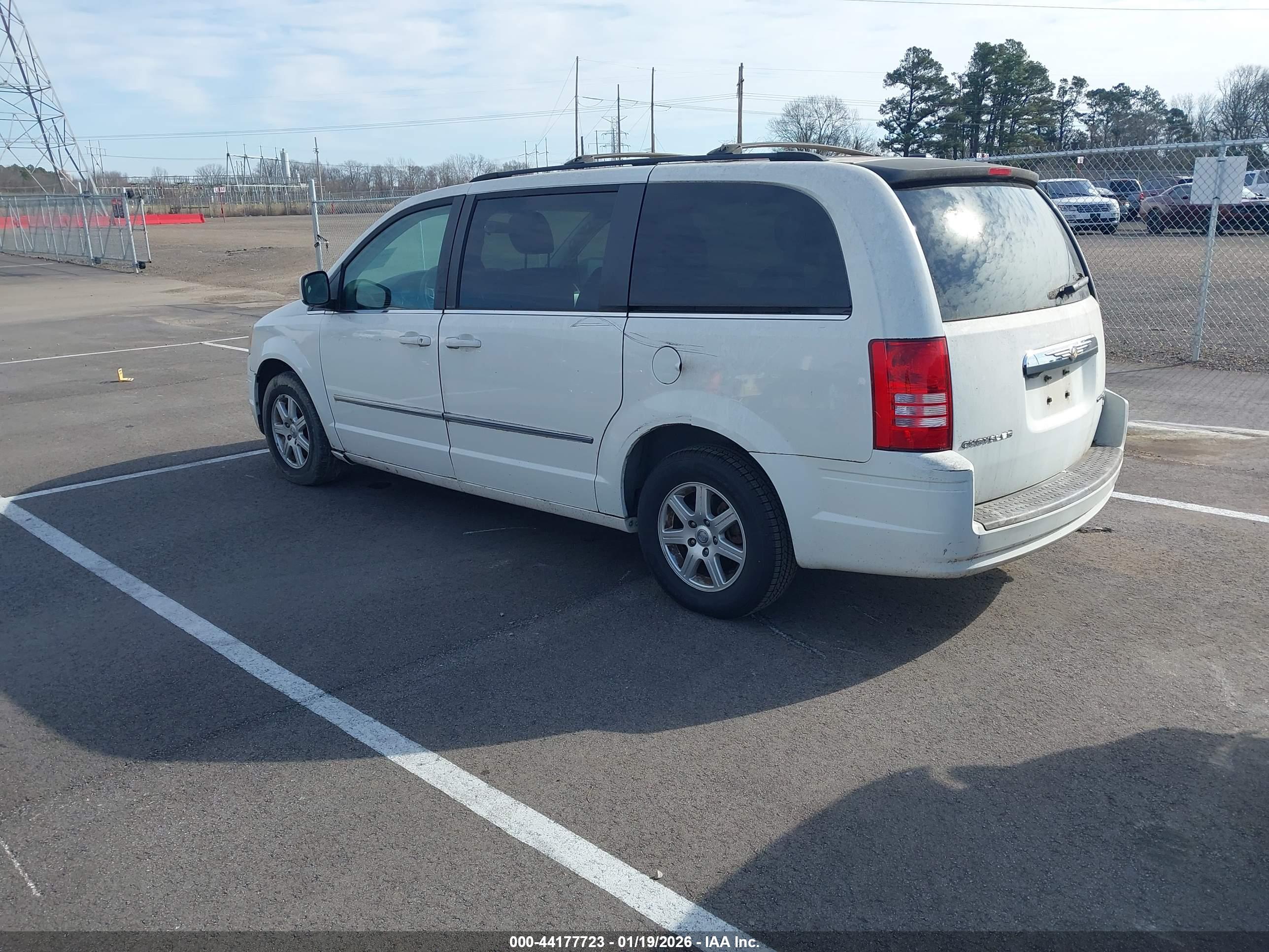 CHRYSLER TOWN image 3