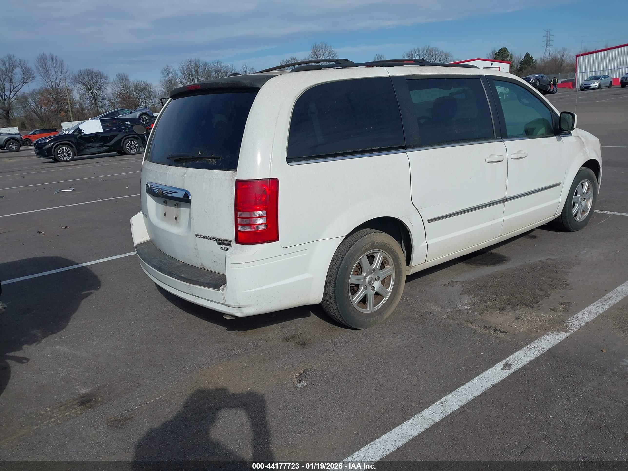 CHRYSLER TOWN image 4