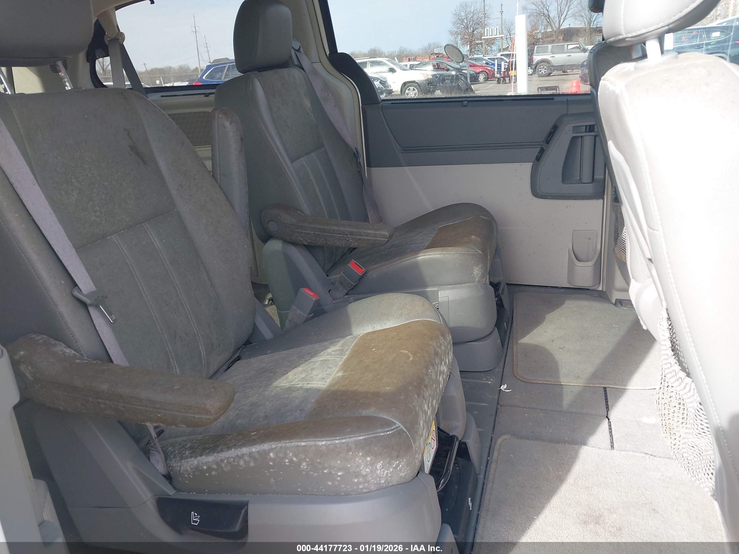 CHRYSLER TOWN image 8
