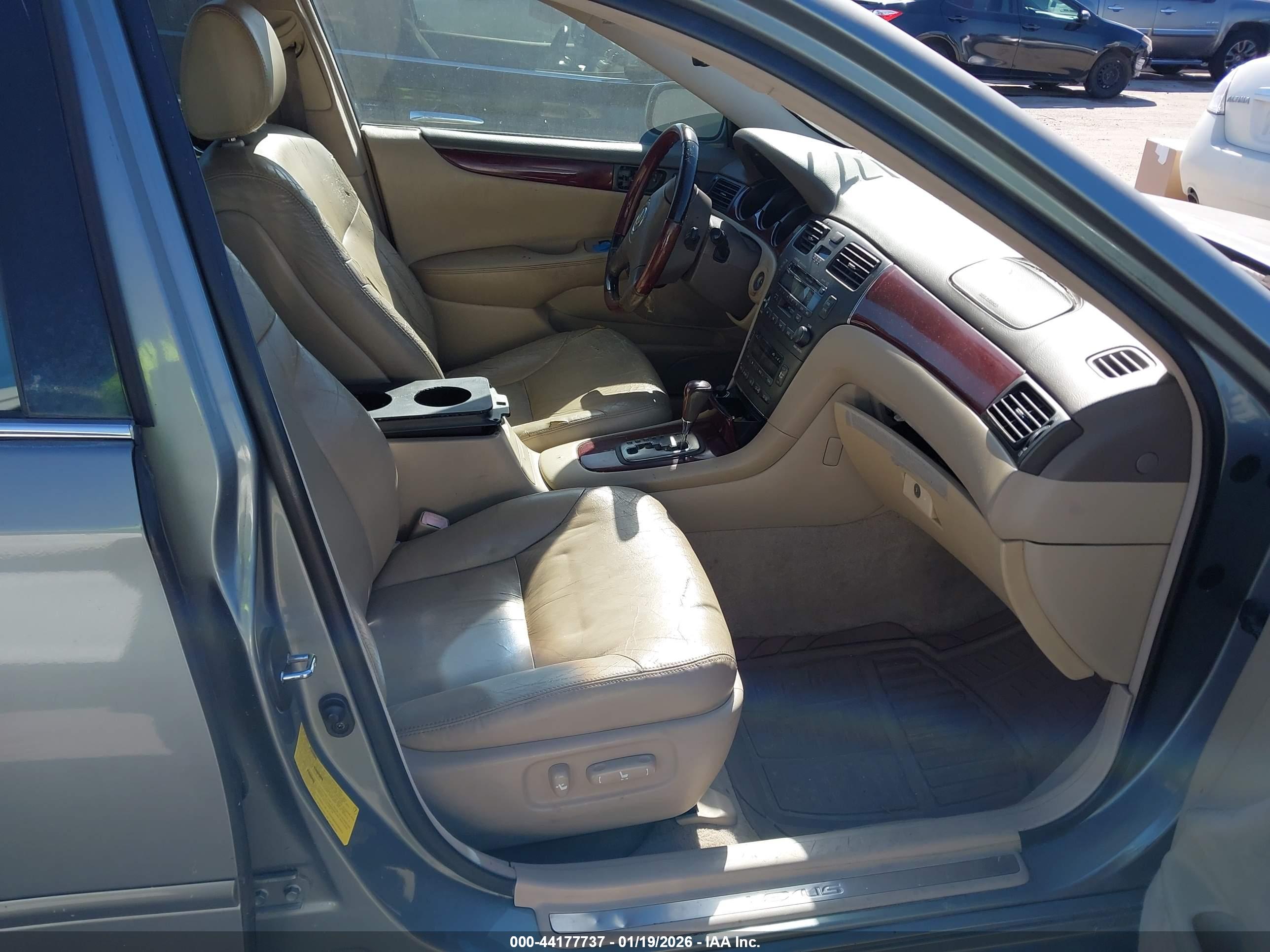 LEXUS ES image 5