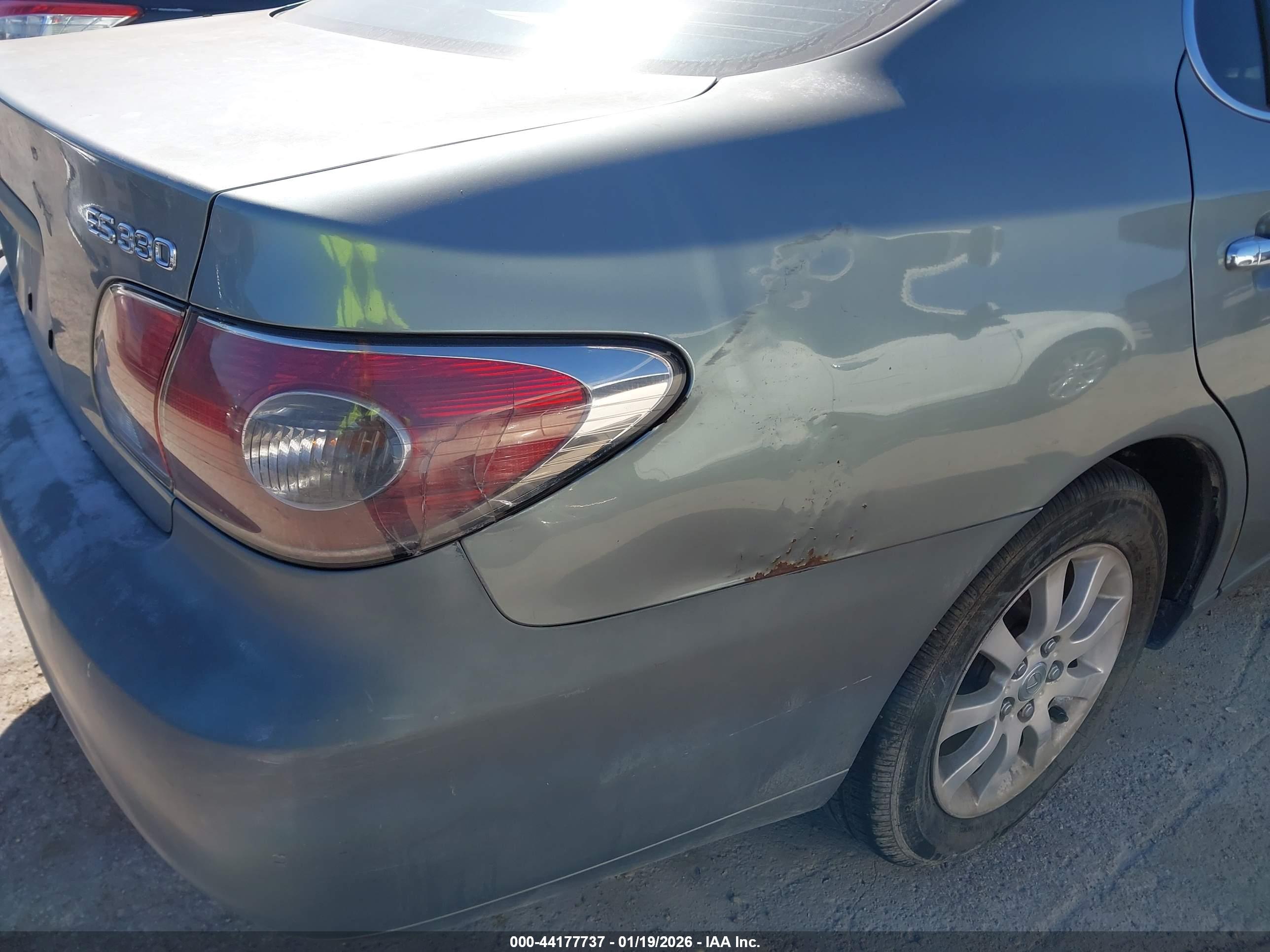 LEXUS ES image 6