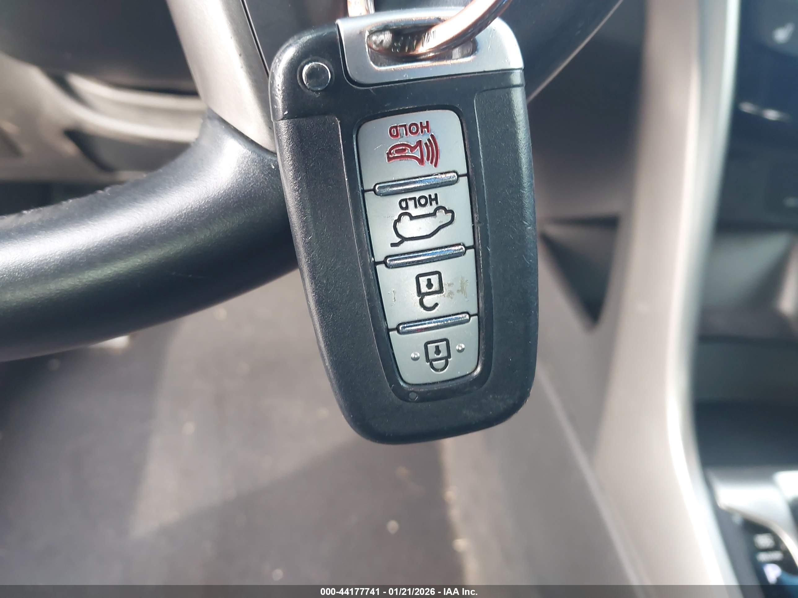 HYUNDAI ELANTRA image 11