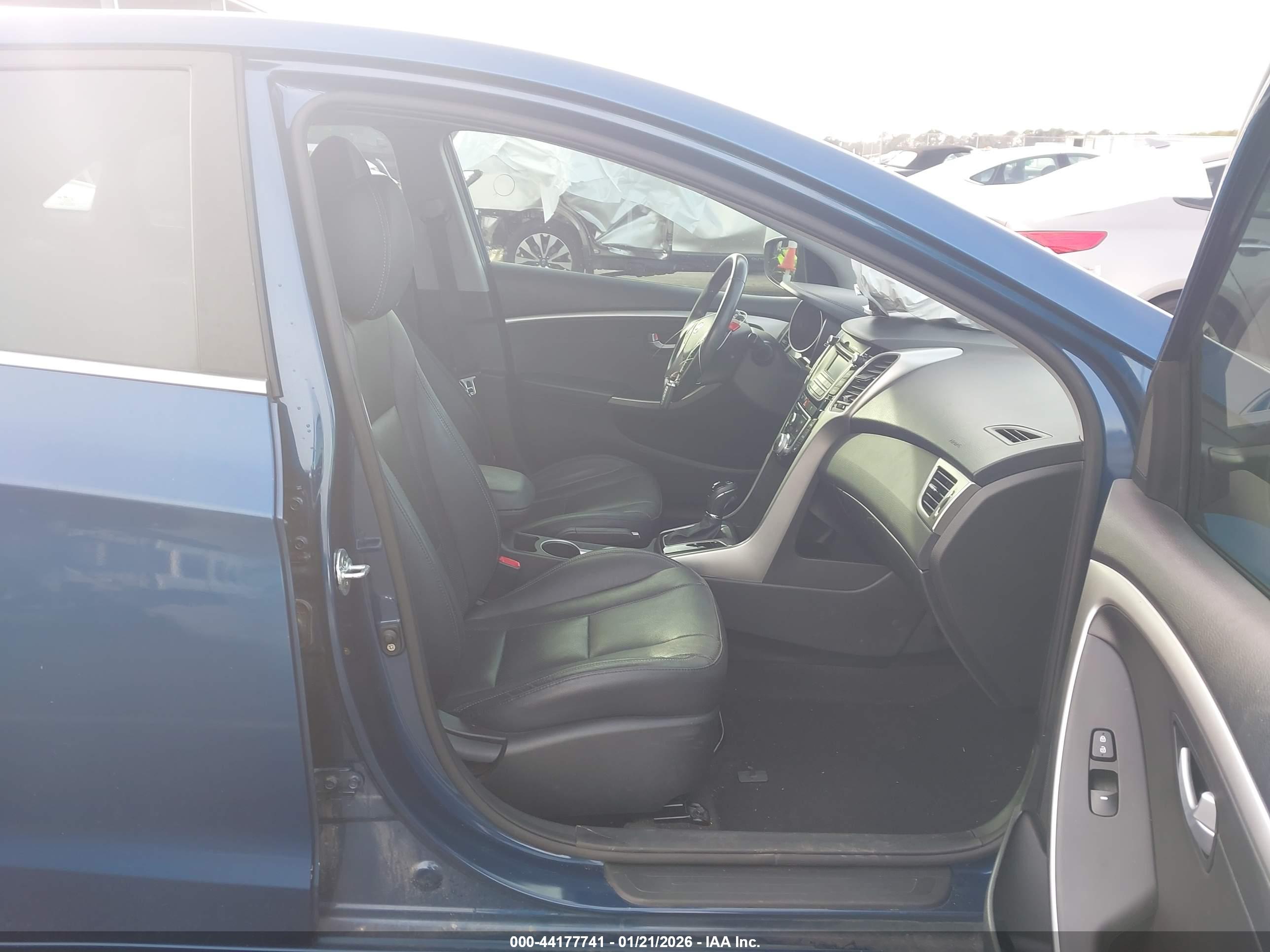 HYUNDAI ELANTRA image 5