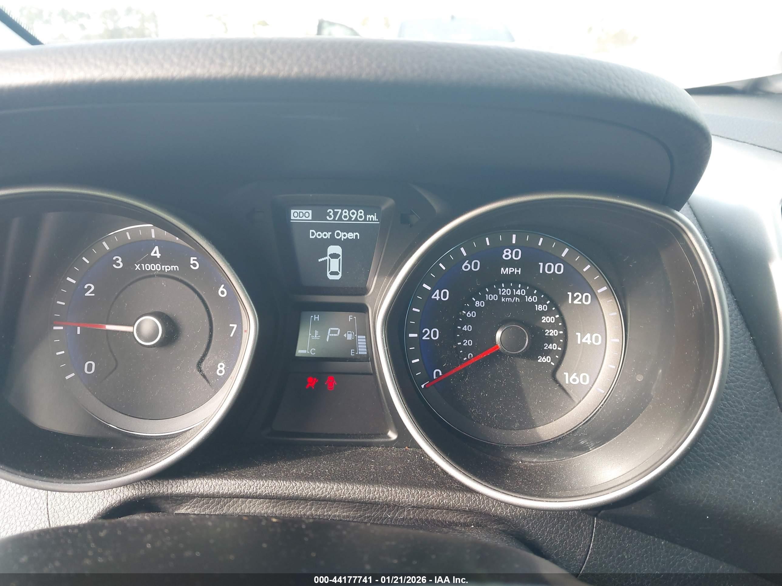 HYUNDAI ELANTRA image 7