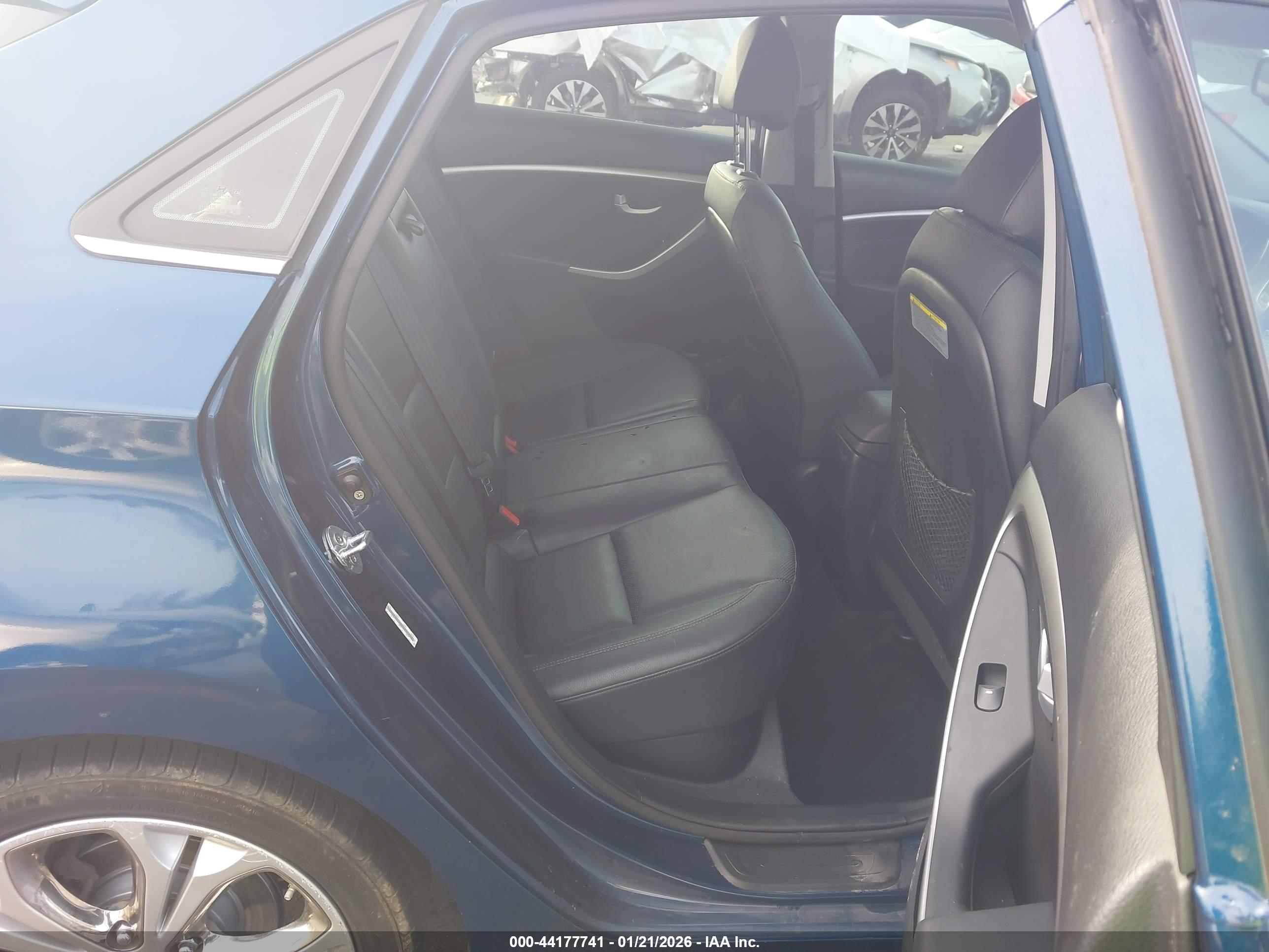 HYUNDAI ELANTRA image 8