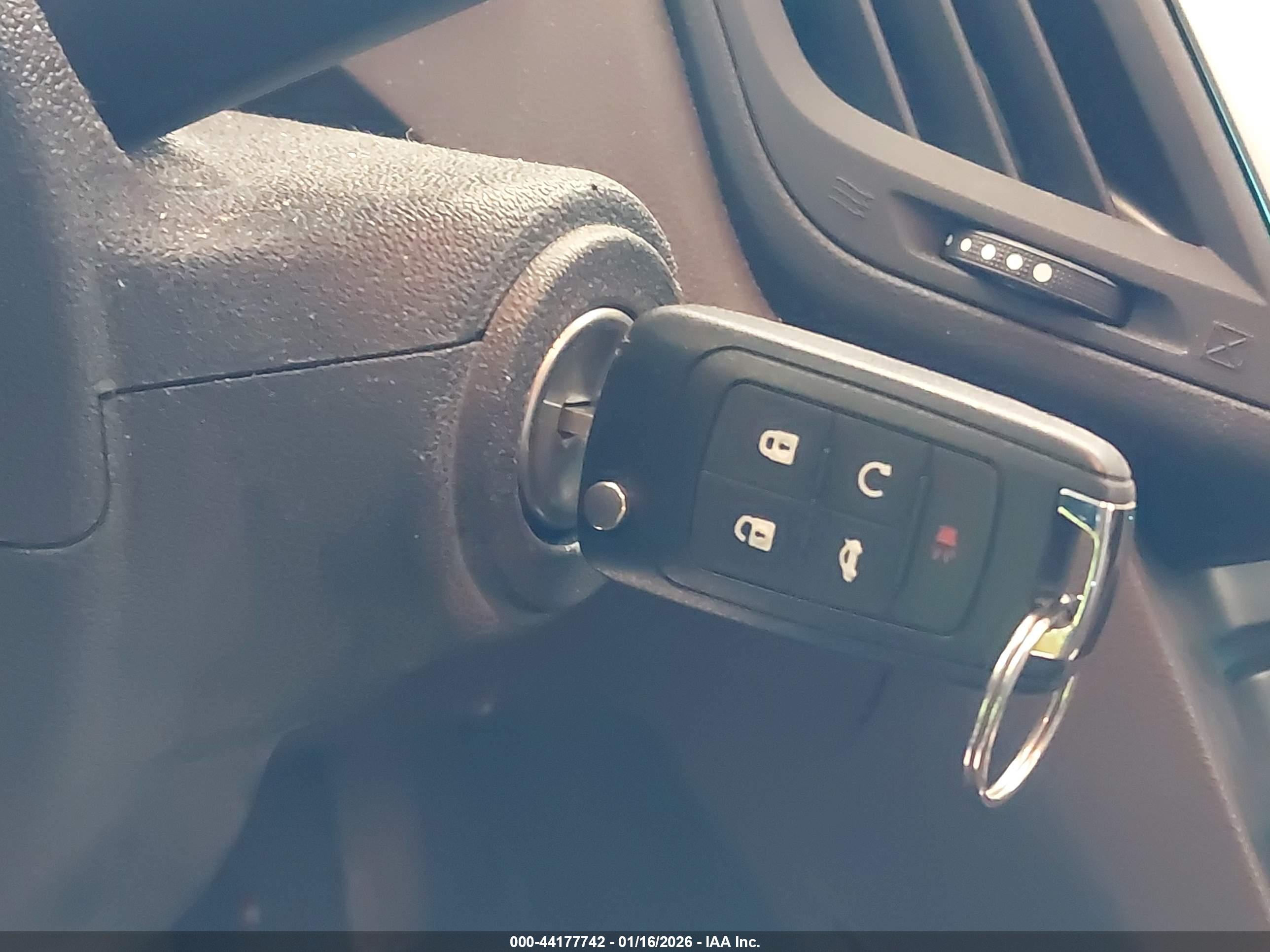CHEVROLET EQUINOX image 11
