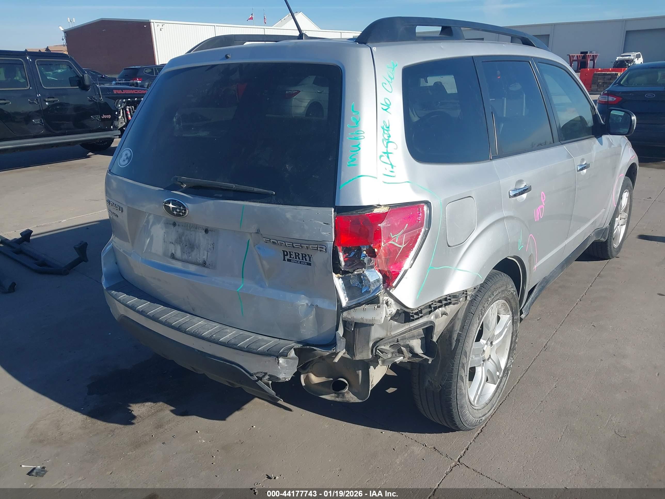 SUBARU FORESTER image 6