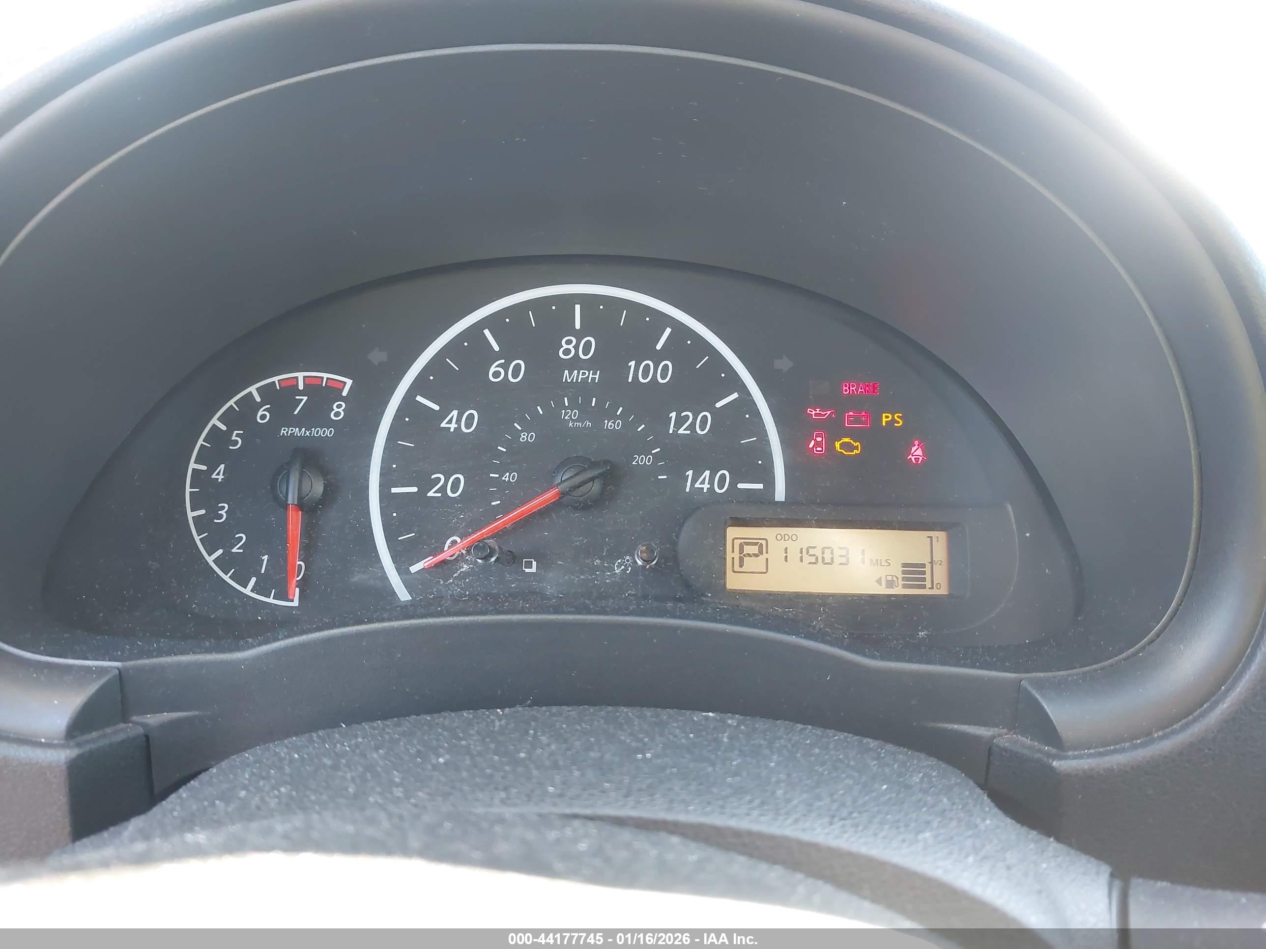 NISSAN VERSA image 7