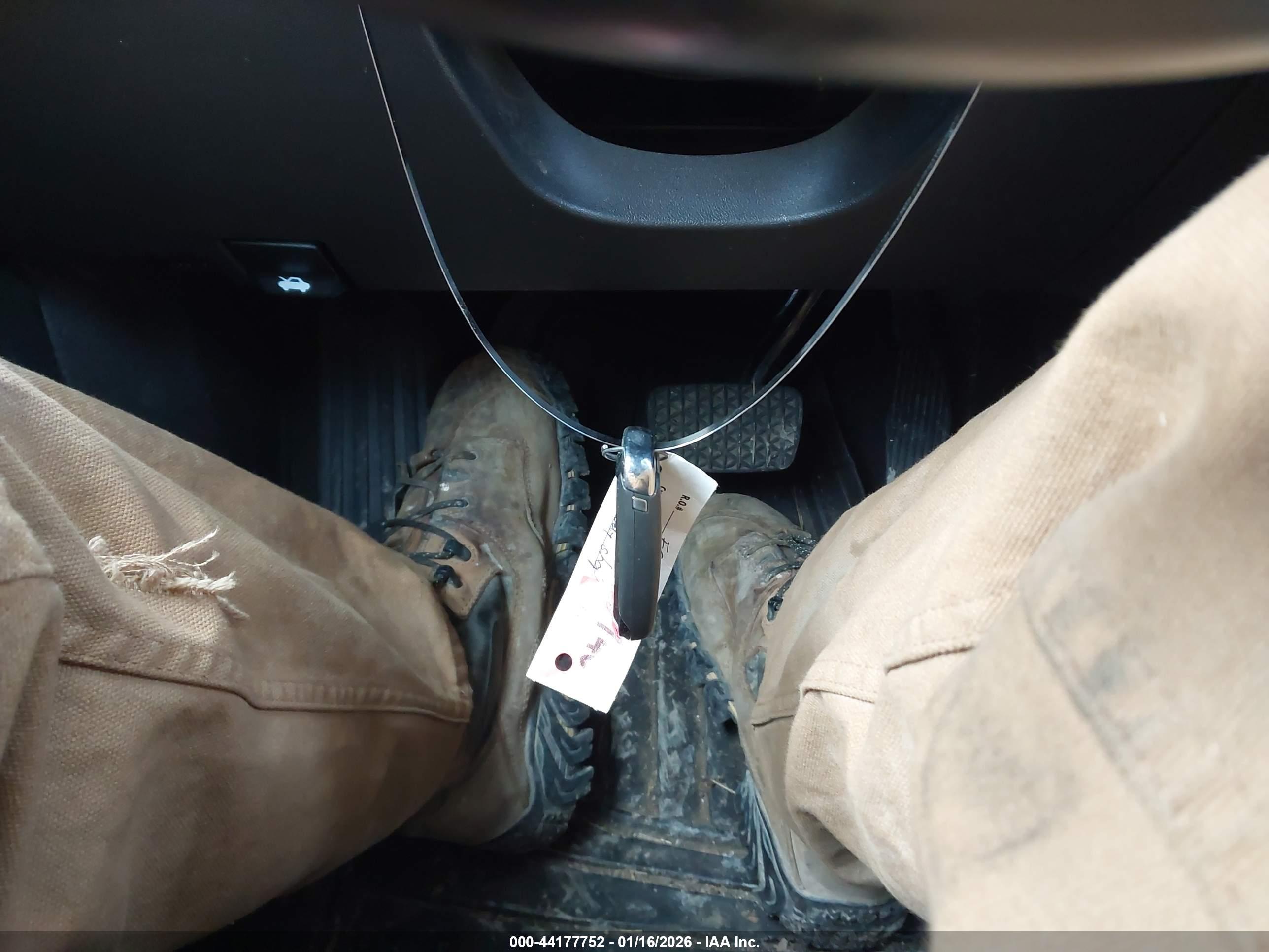 CHEVROLET EQUINOX image 11