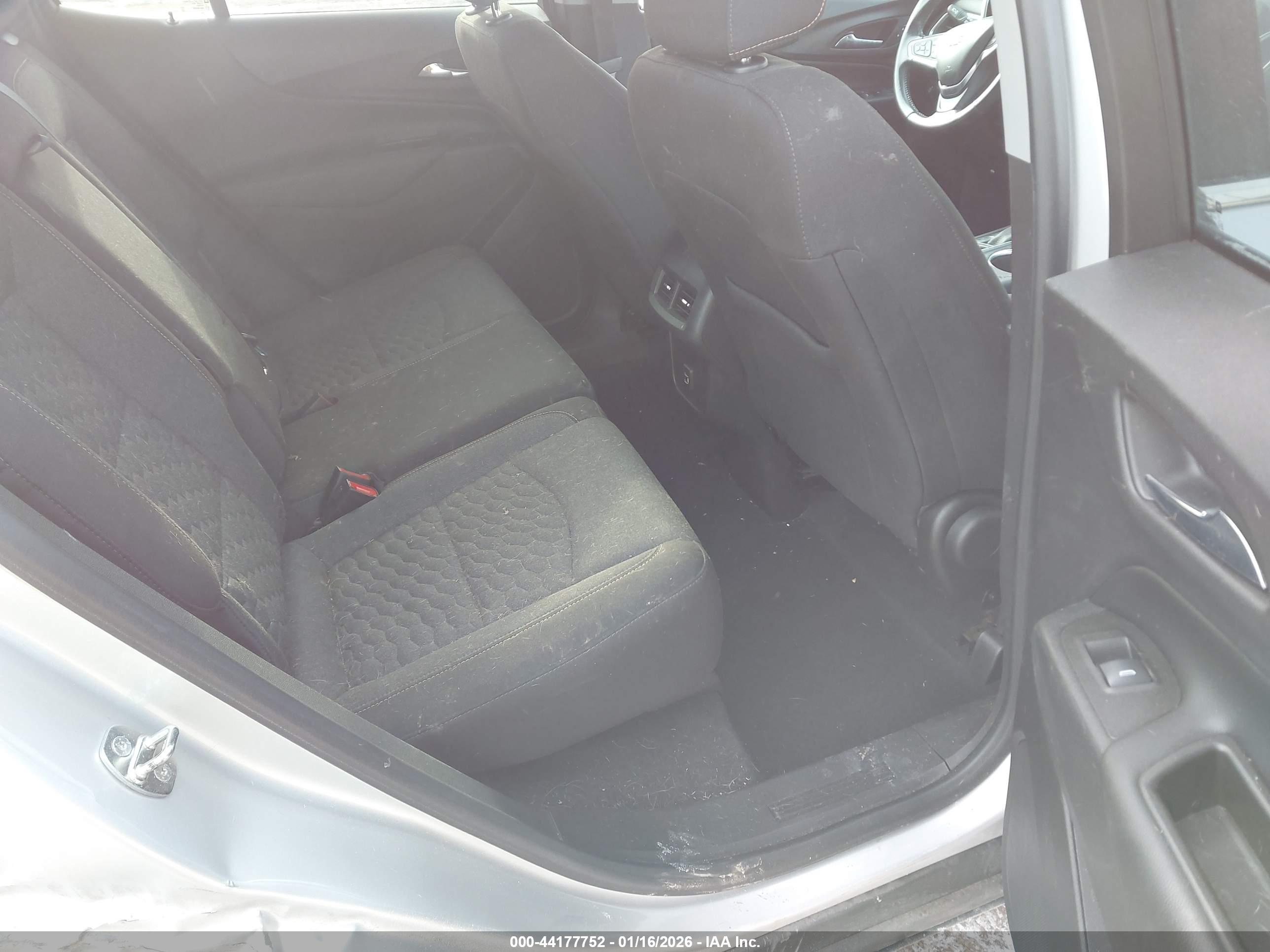 CHEVROLET EQUINOX image 8