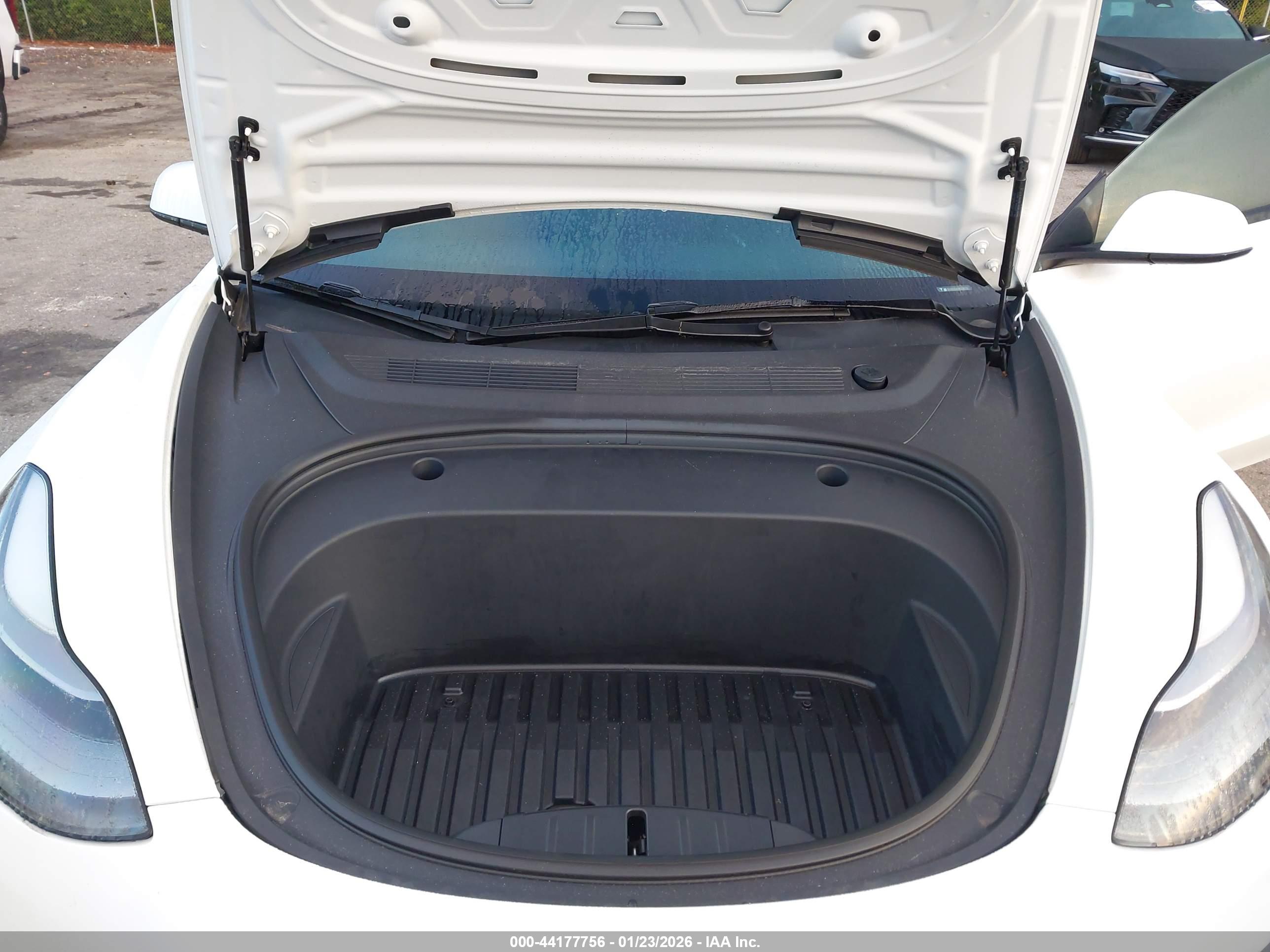 TESLA MODEL image 10