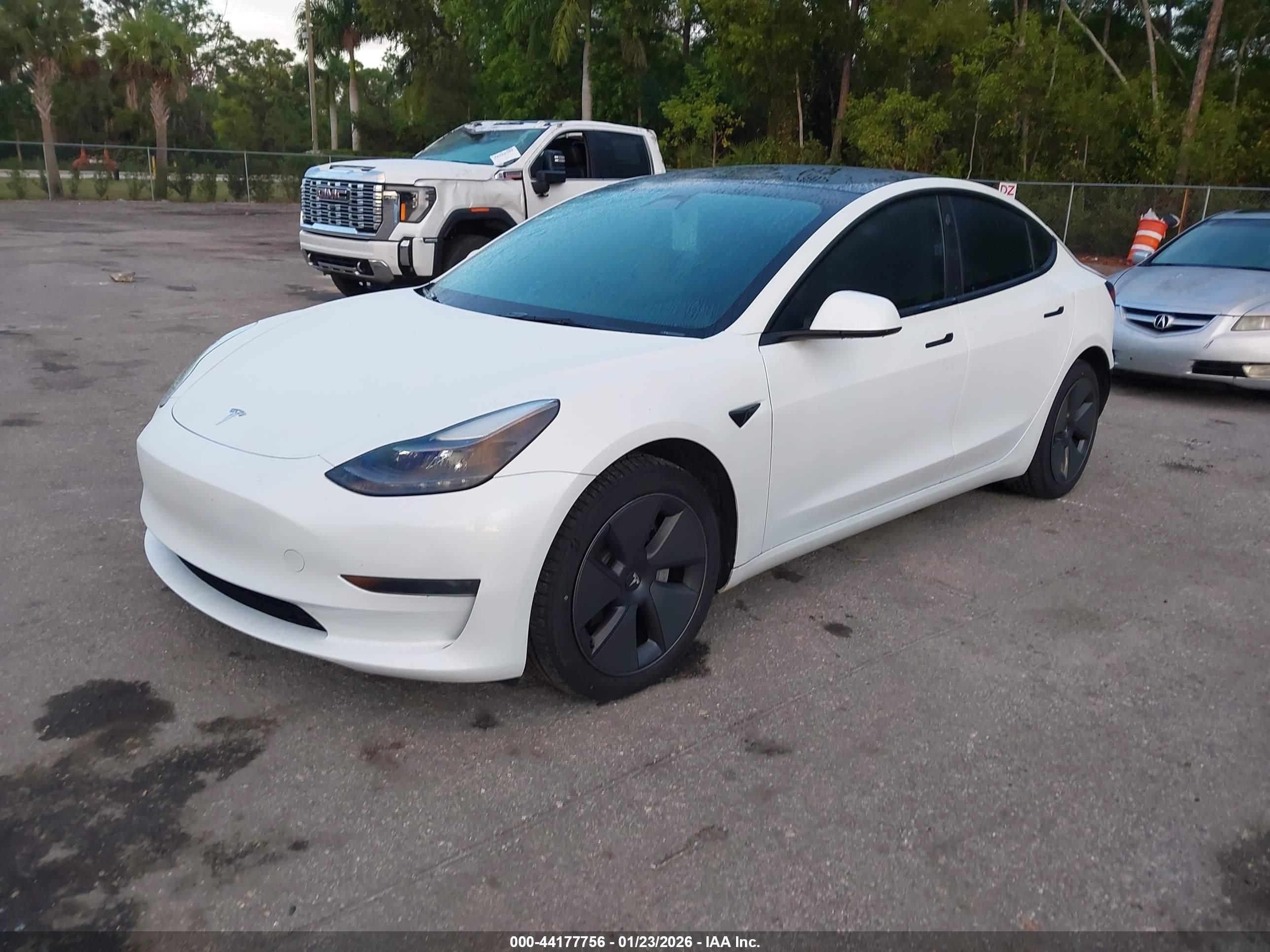 TESLA MODEL image 2