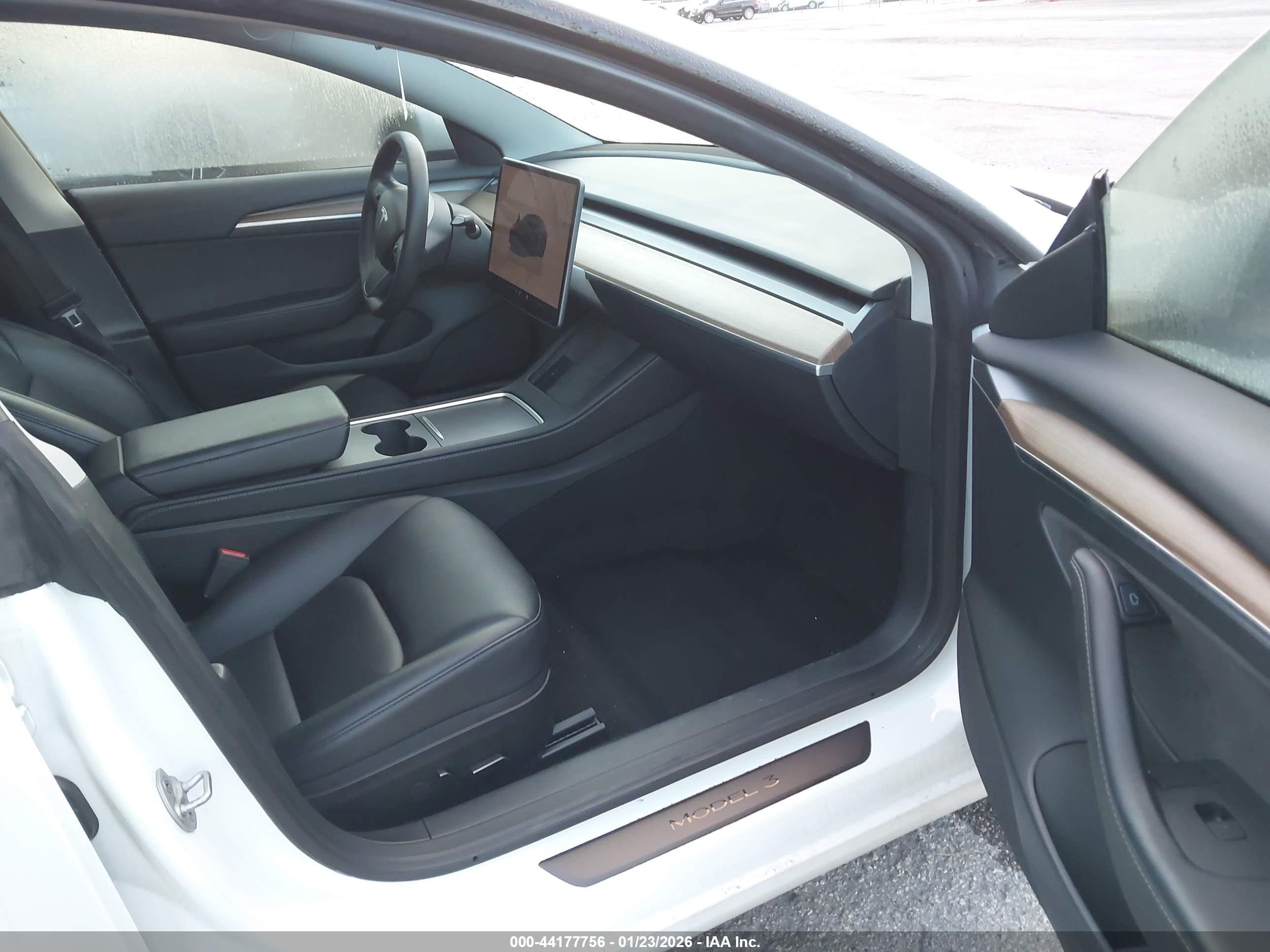 TESLA MODEL image 5