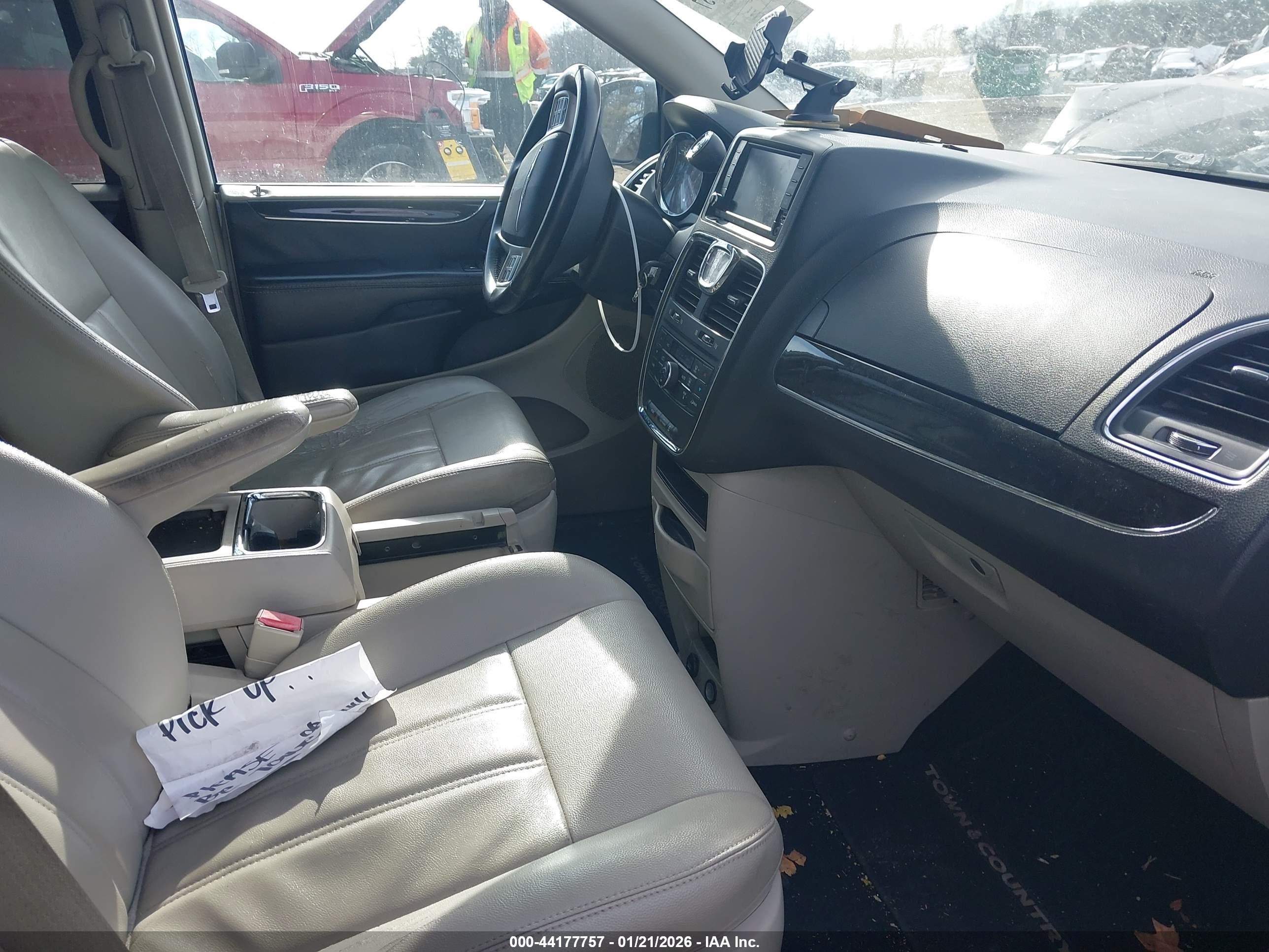 CHRYSLER TOWN image 5