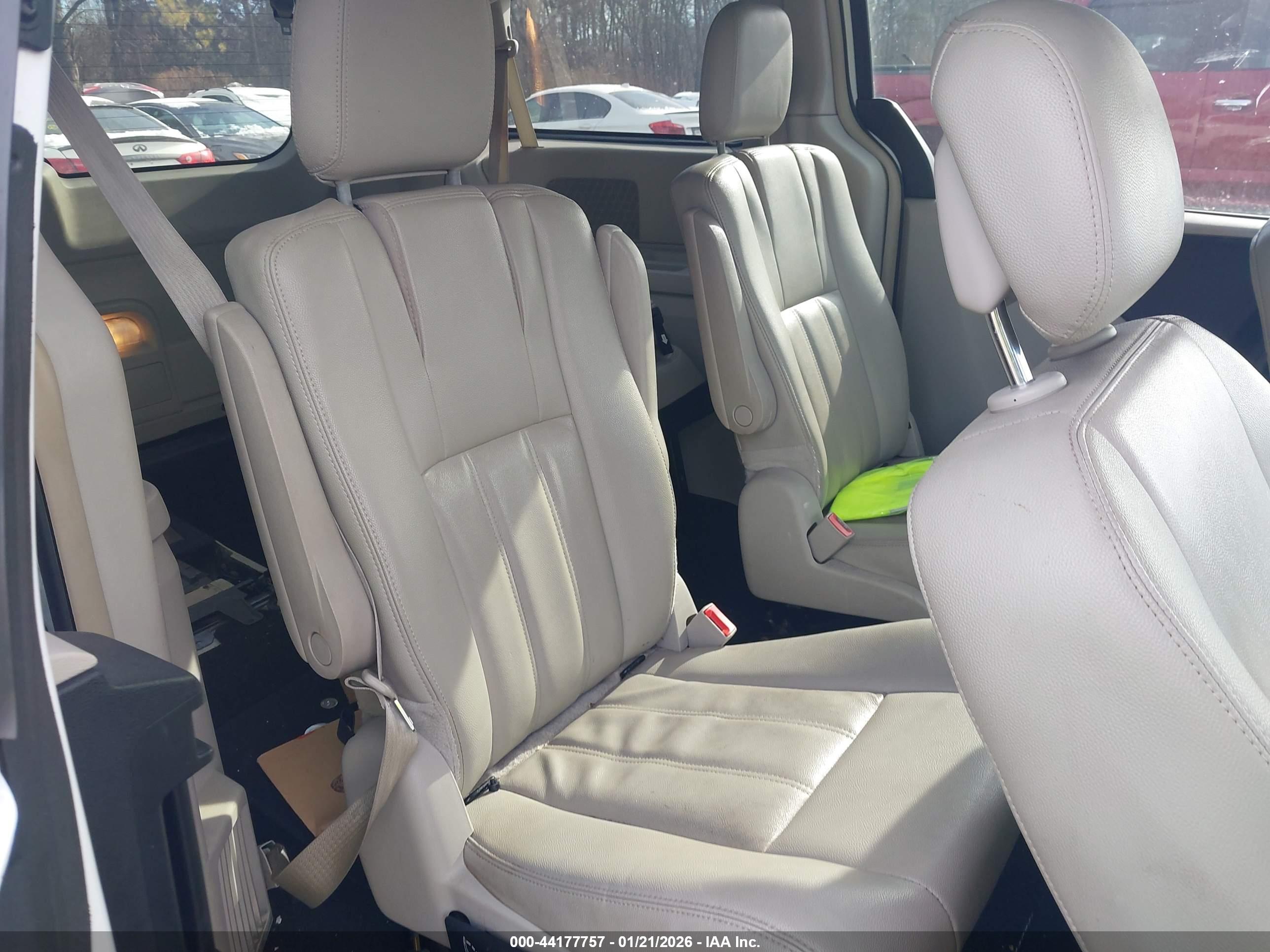 CHRYSLER TOWN image 8