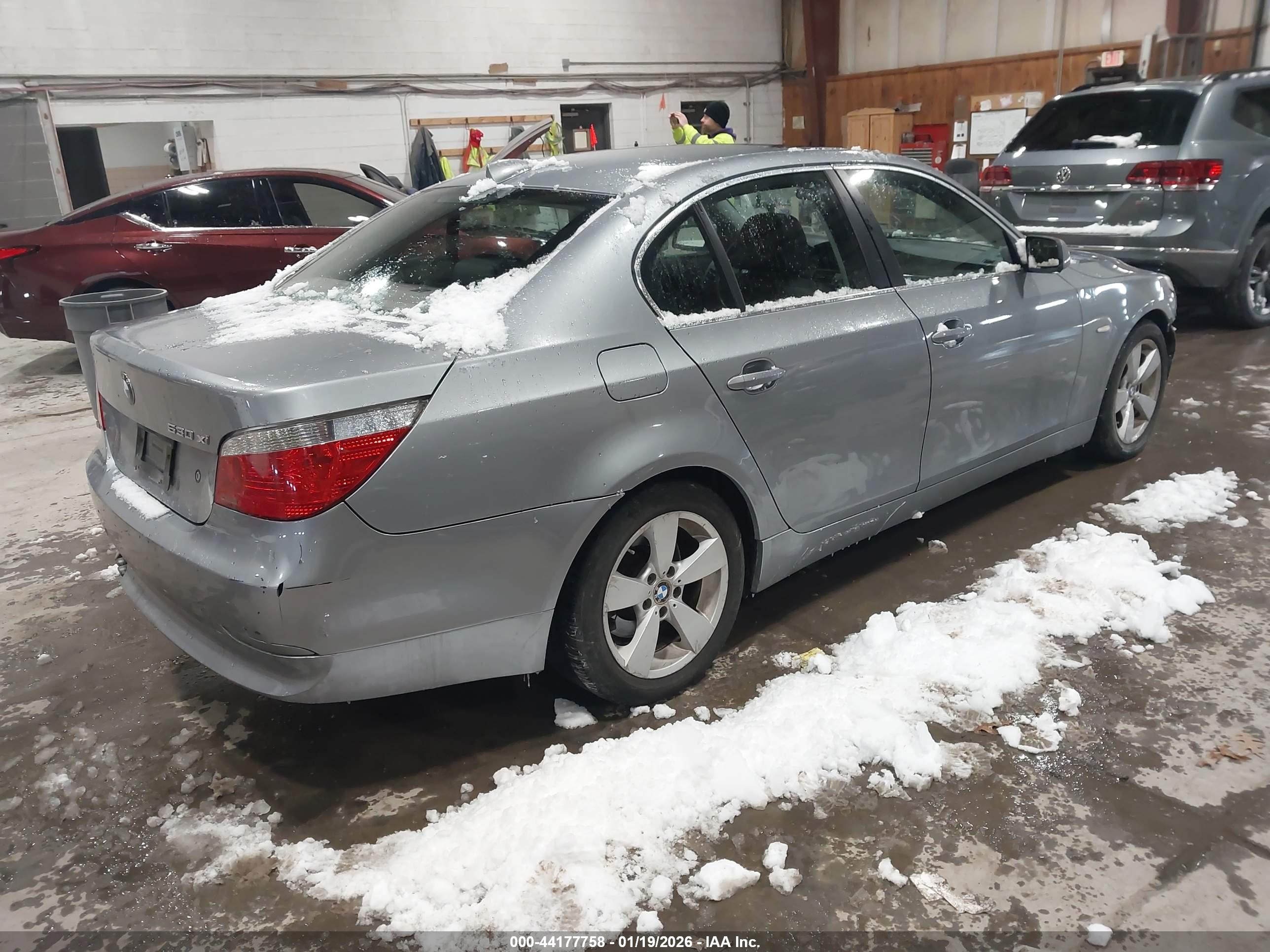 BMW 530XI image 4