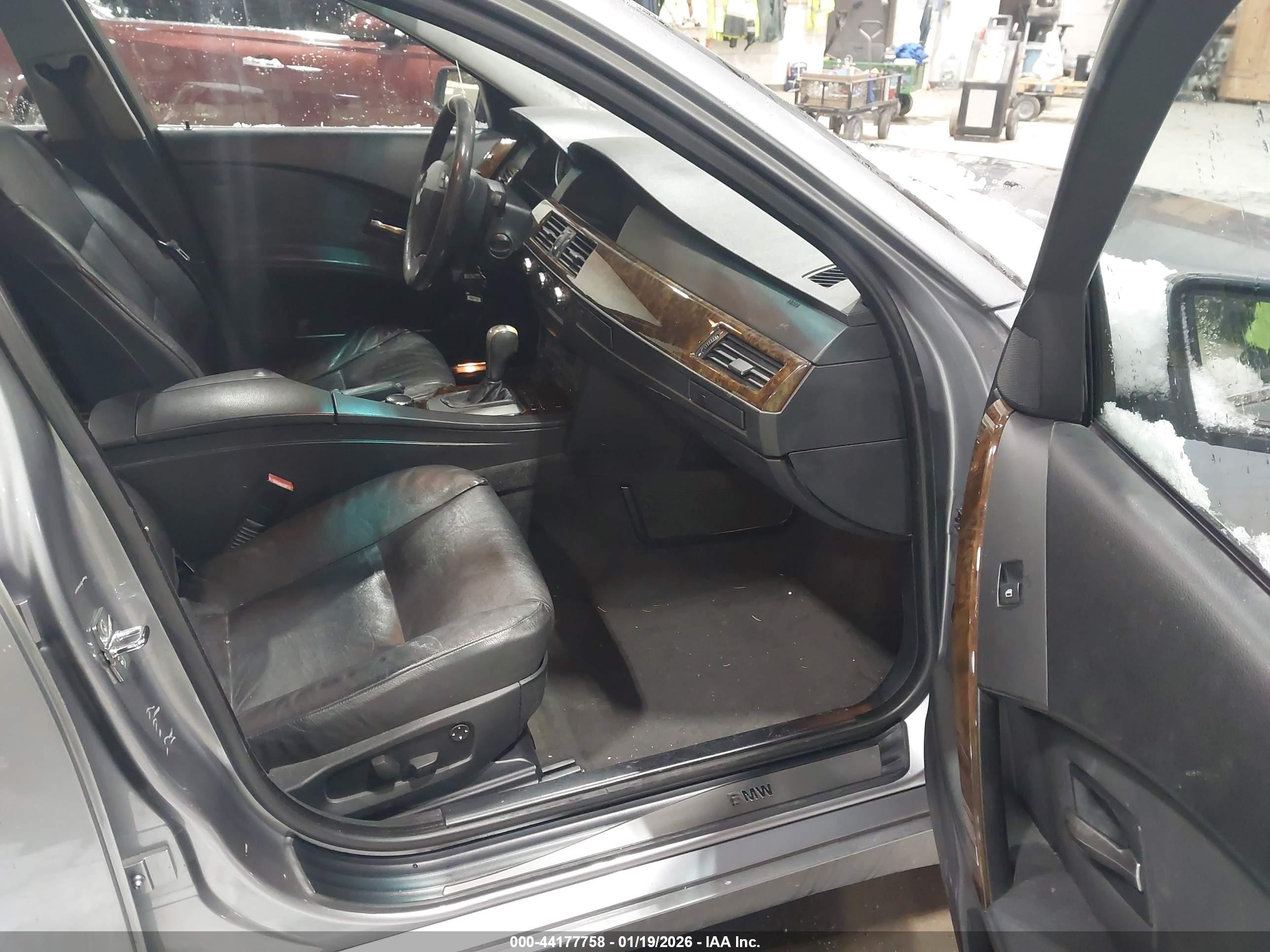 BMW 530XI image 5