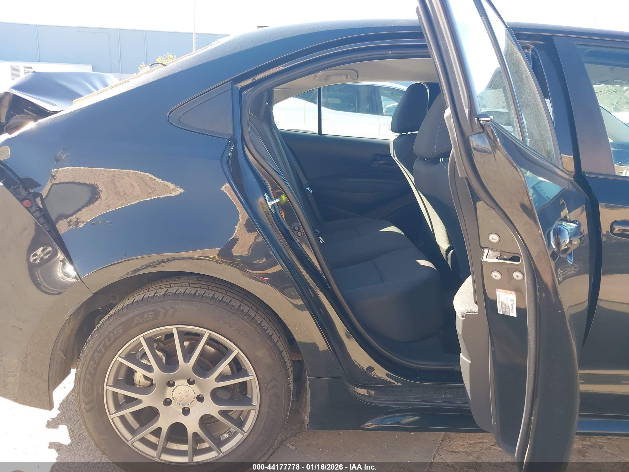 TOYOTA COROLLA image 8