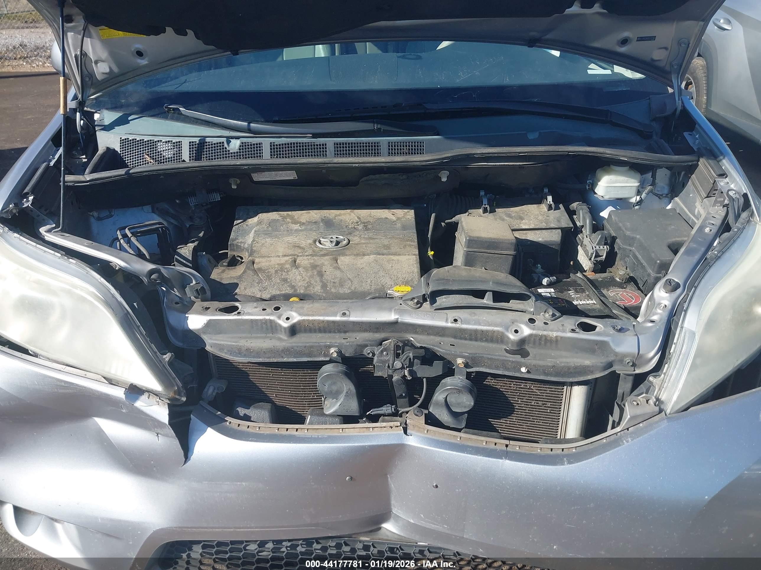 TOYOTA SIENNA image 10