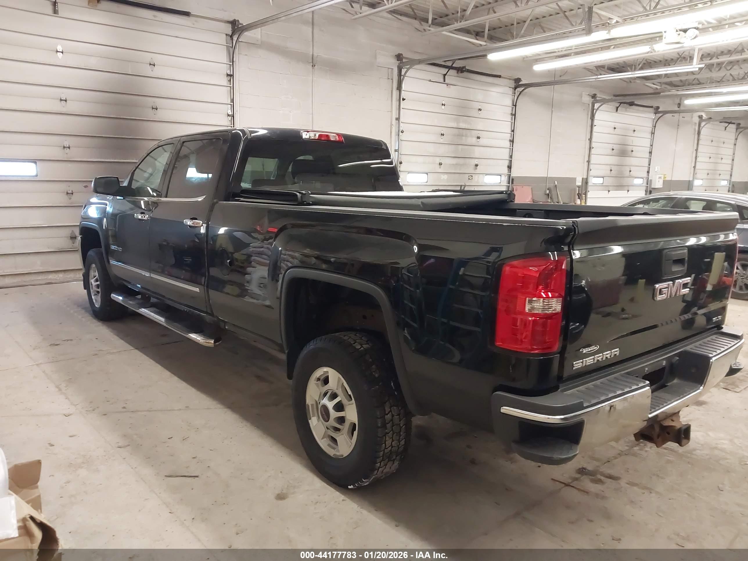 GMC SIERRA image 3